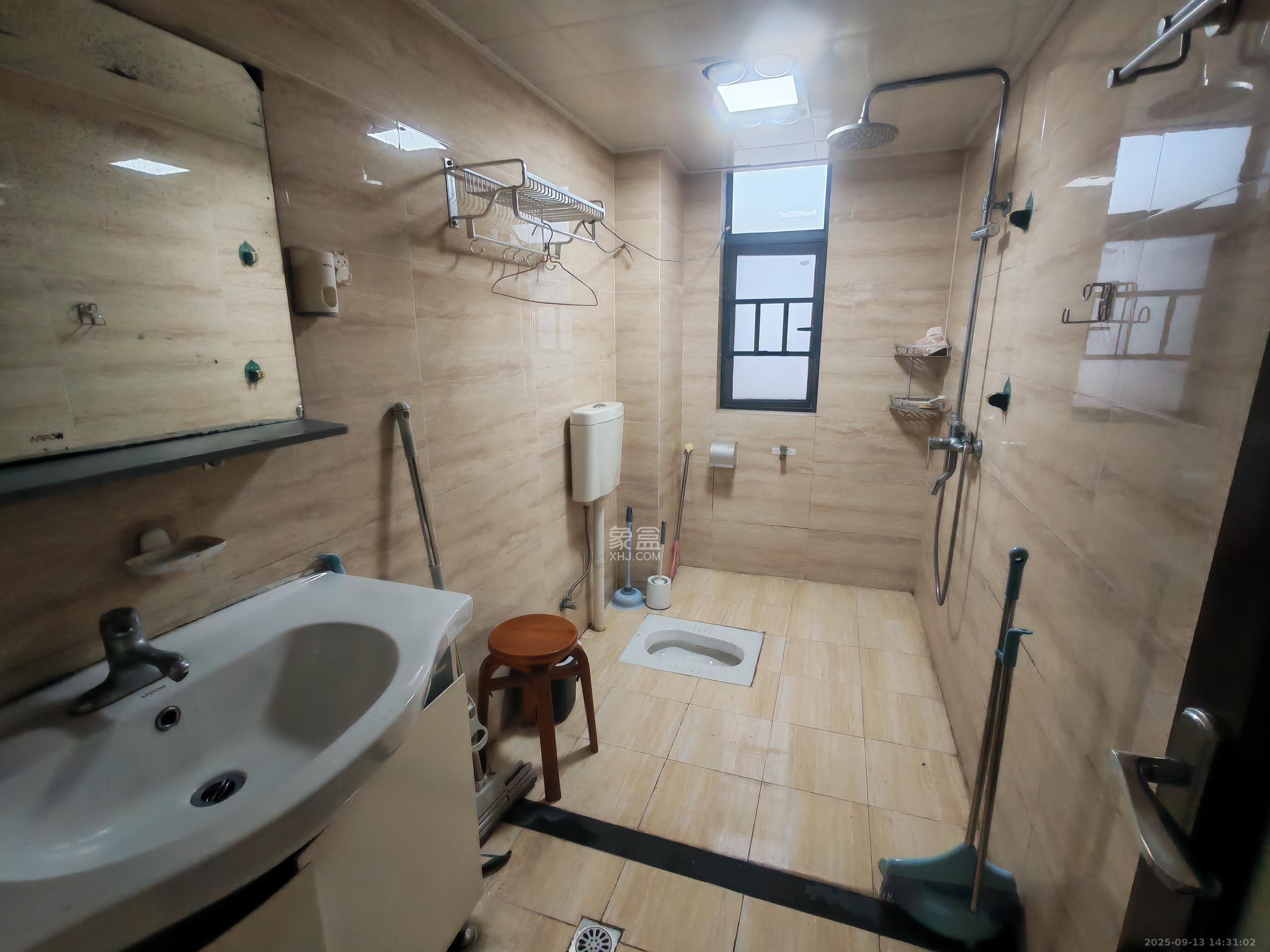 香樟兰亭（朗峰苑）  4室2厅2卫    2800.0元/月室内图