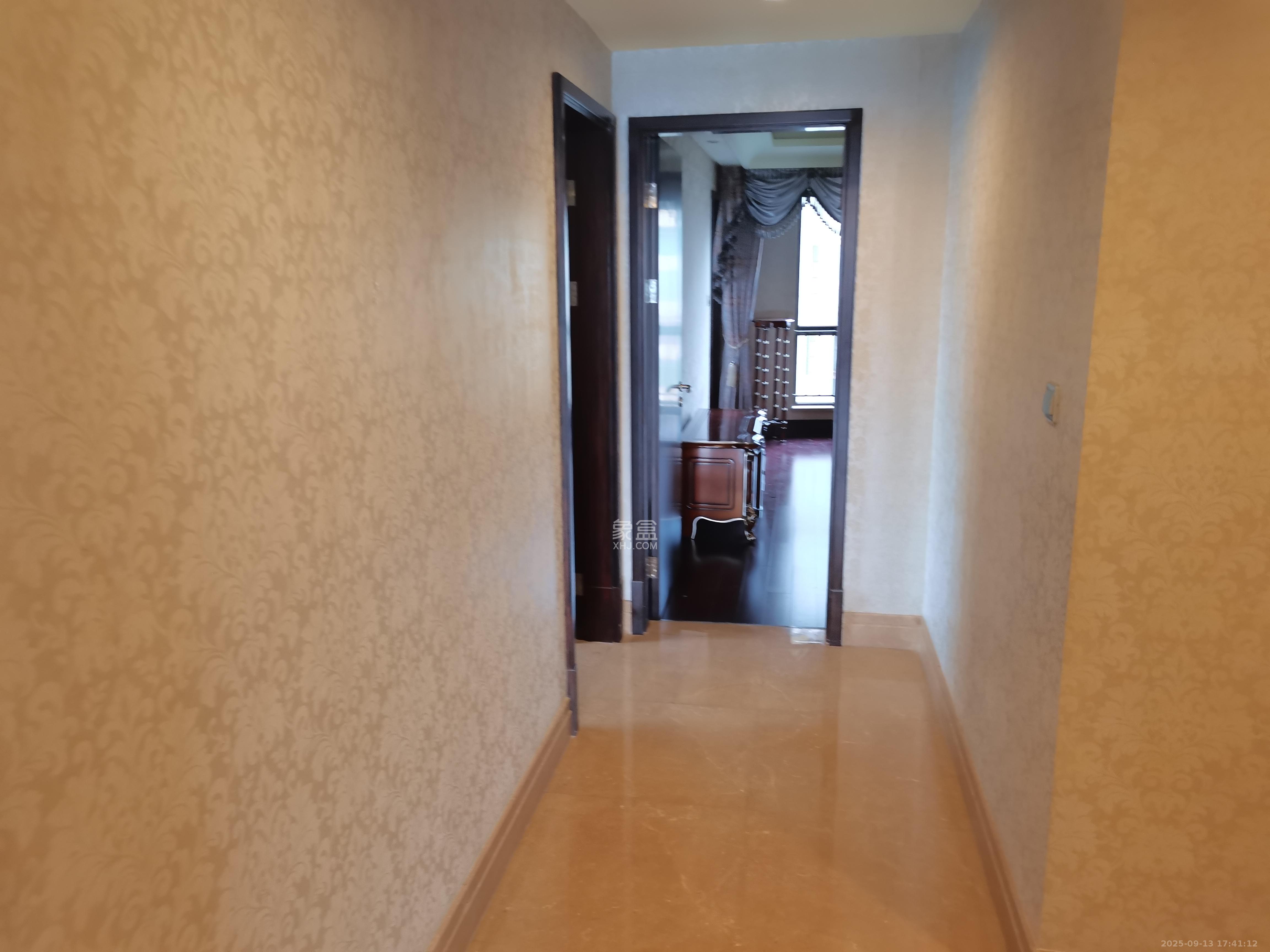 华远华中心  5室2厅2卫    18000.0元/月室内图