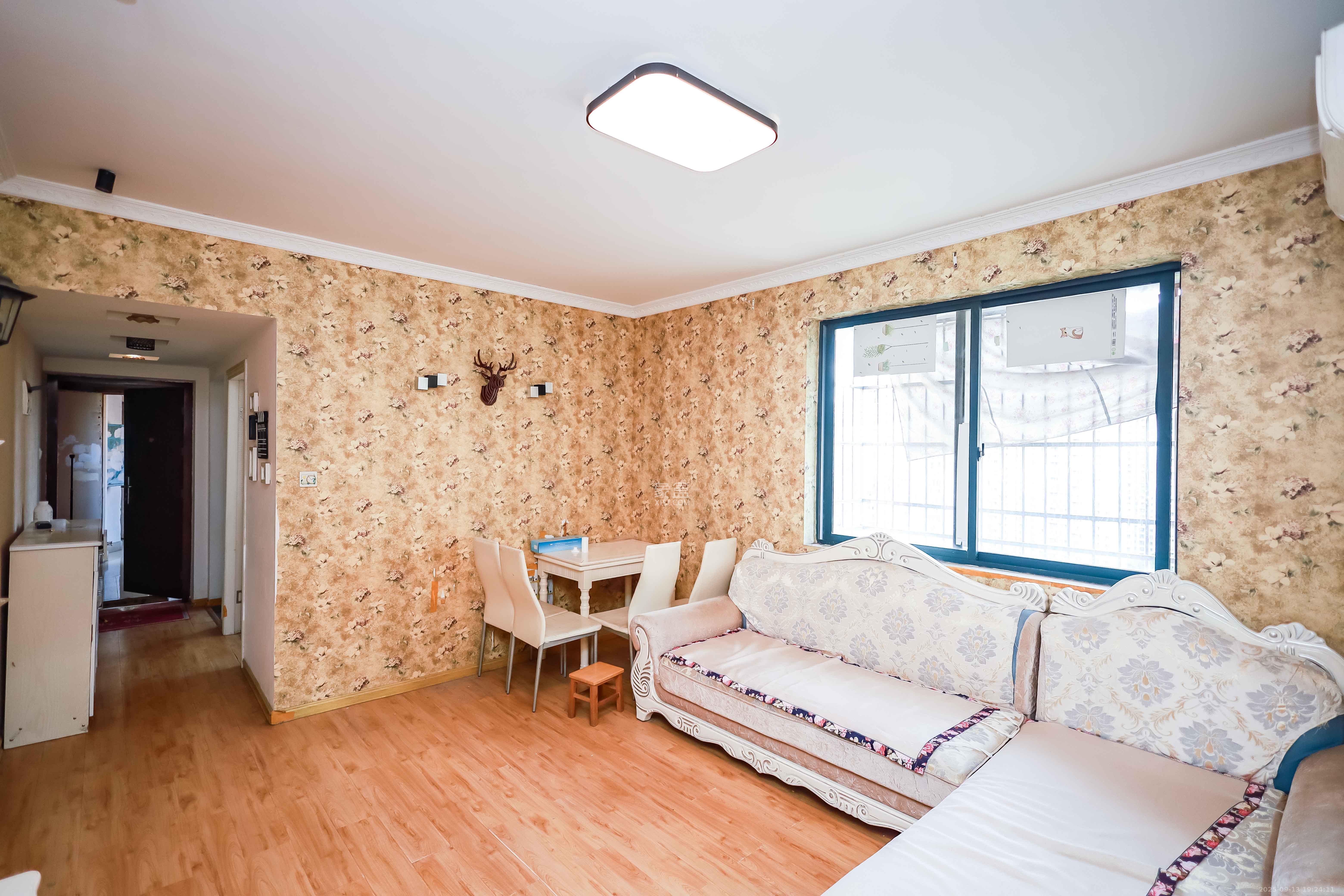 诚兴园  2室2厅1卫    58.0万客厅