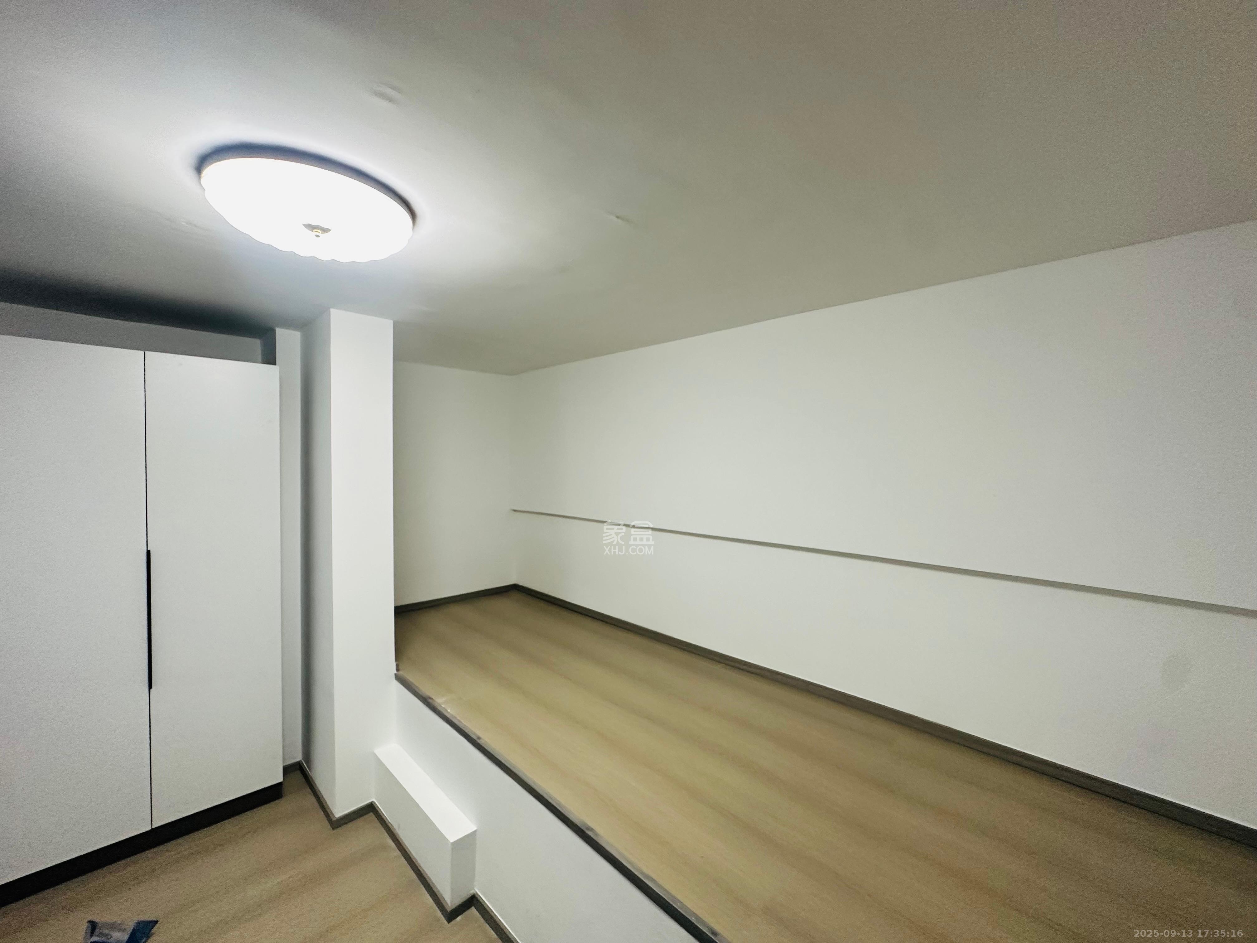 卓越中寰  2室1厅1卫    2700.0元/月室内图