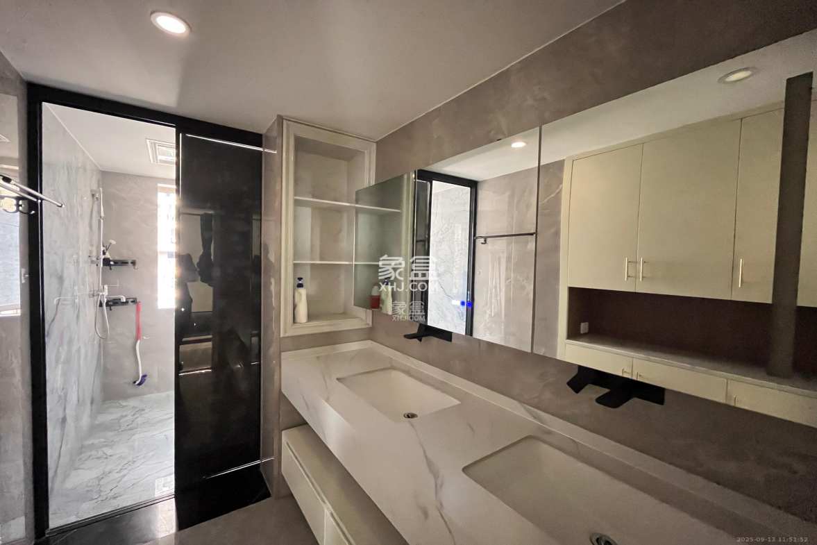 华润琨瑜府  4室2厅2卫    4500.0元/月 华润琨瑜府  4室2厅2卫    4500.0元/月室内图