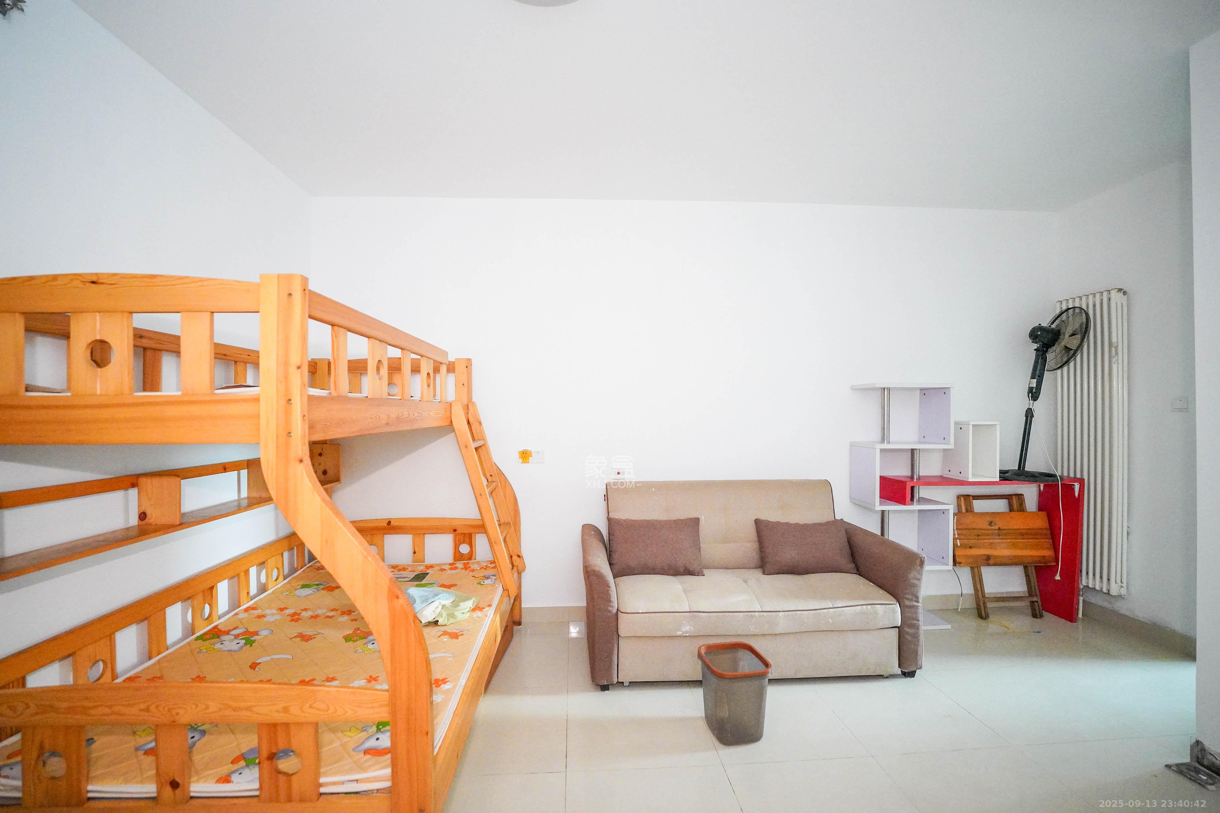 怡海星城 1室1厅1卫 18.0万 怡海星城 1室1厅1卫 18.0万客厅