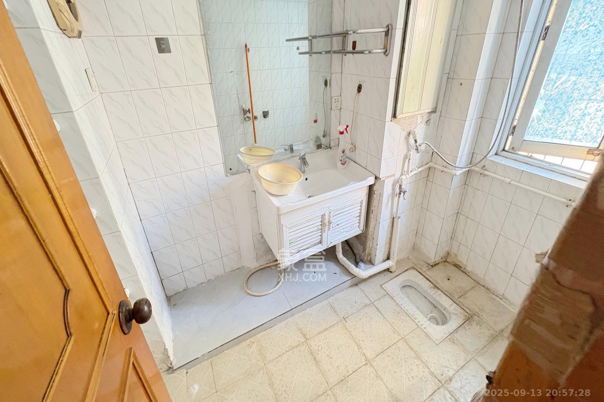 湖南省机械局宿舍（东茅街30号）  2室2厅1卫    68.0万卫生间