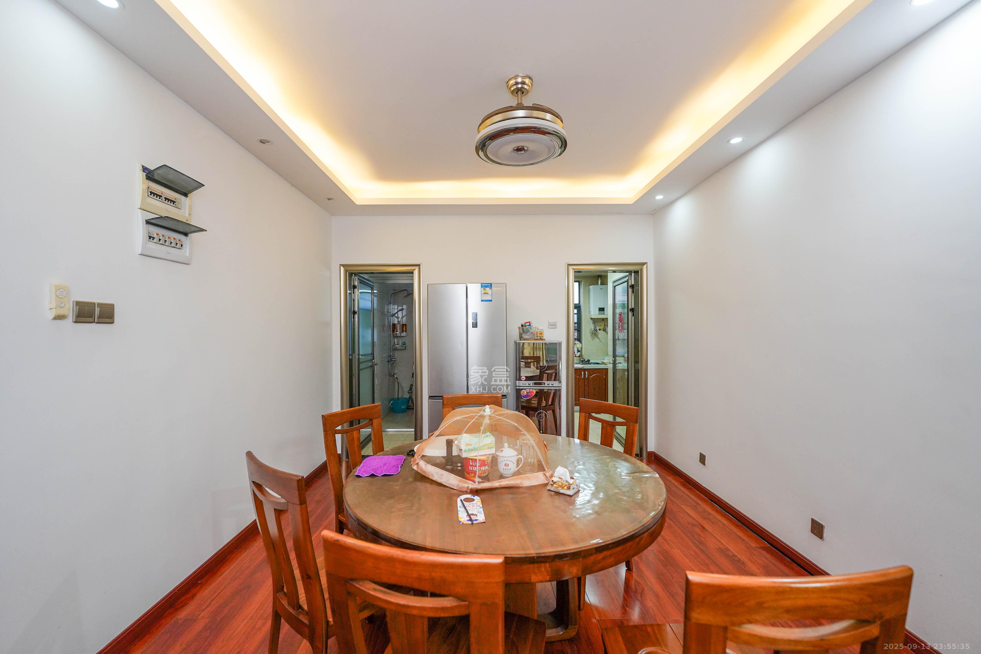 和美星城  3室3厅1卫    115.0万客厅