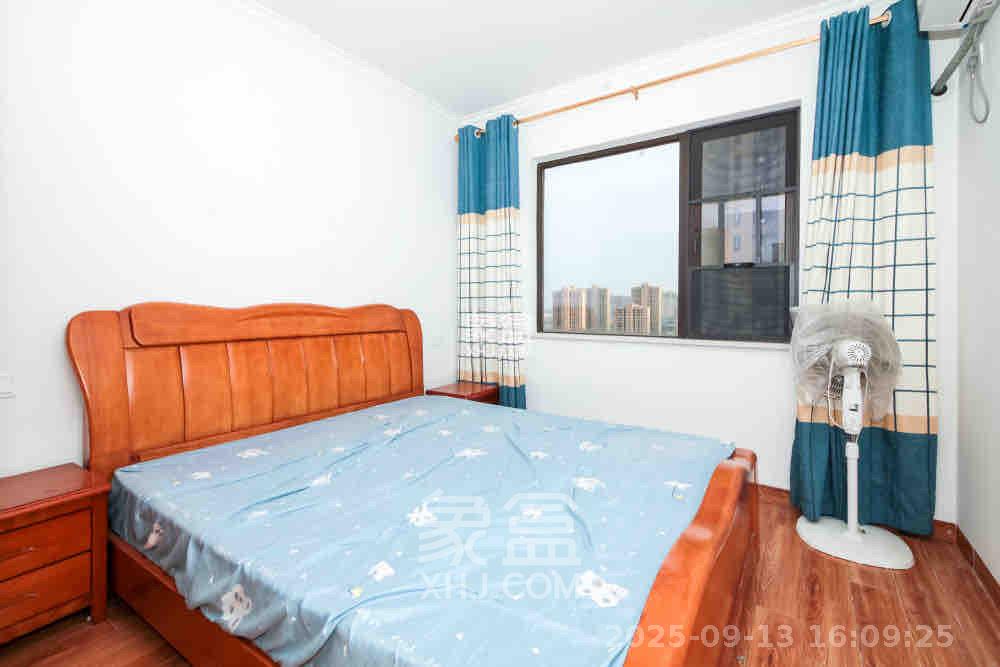 华润置地广场一期  3室2厅1卫    2200.0元/月 华润置地广场一期  3室2厅1卫    2200.0元/月室内图