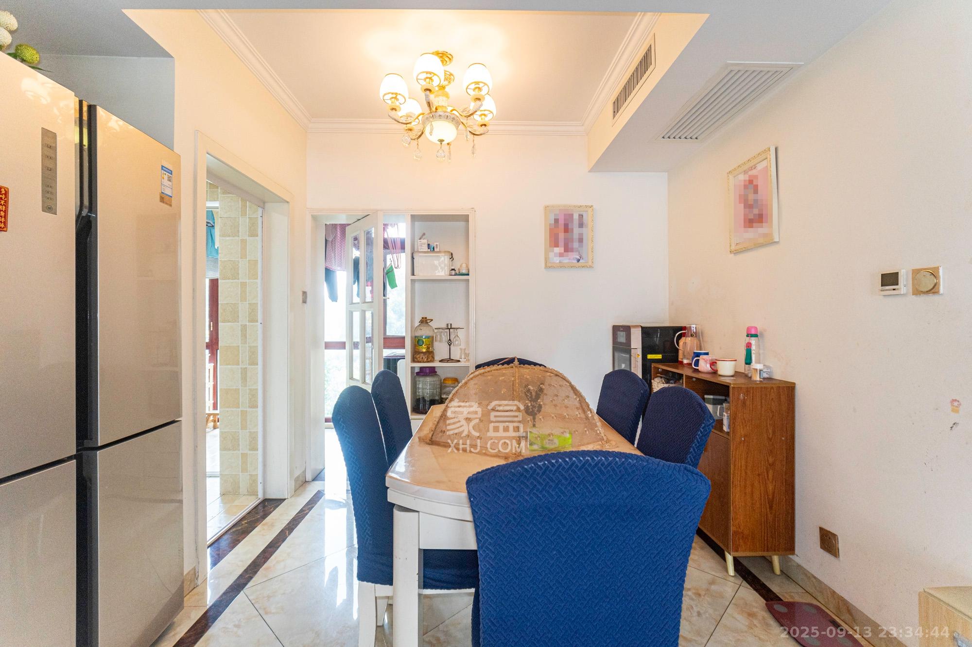 金色比华利  4室2厅2卫    109.5万客厅