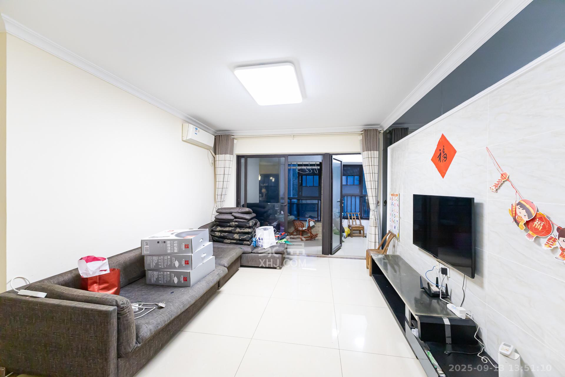 时代倾城一期 3室2厅2卫 71.0万 时代倾城一期 3室2厅2卫 71.0万客厅