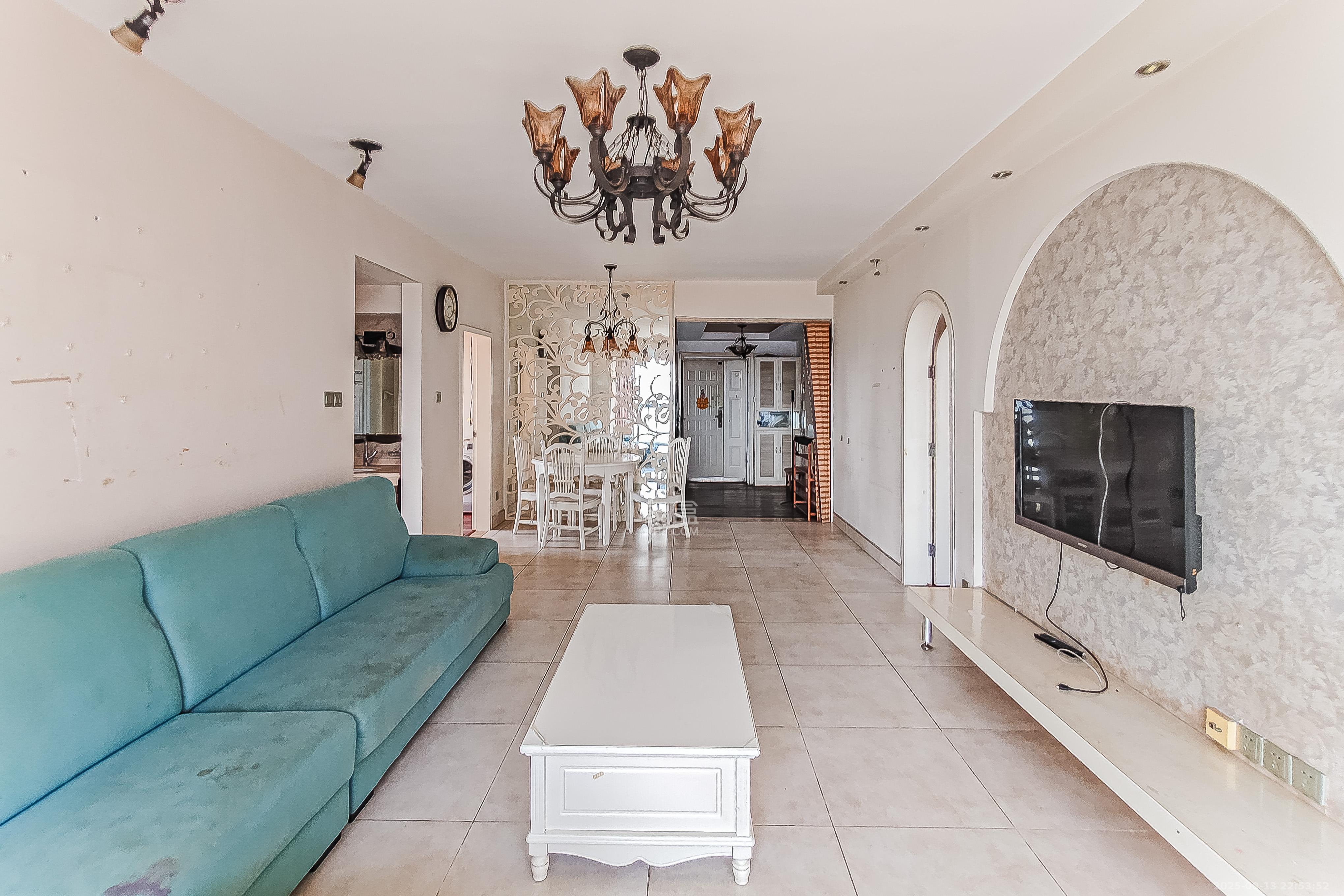 三万英尺 4室2厅1卫 142.0万 三万英尺 4室2厅1卫 142.0万客厅