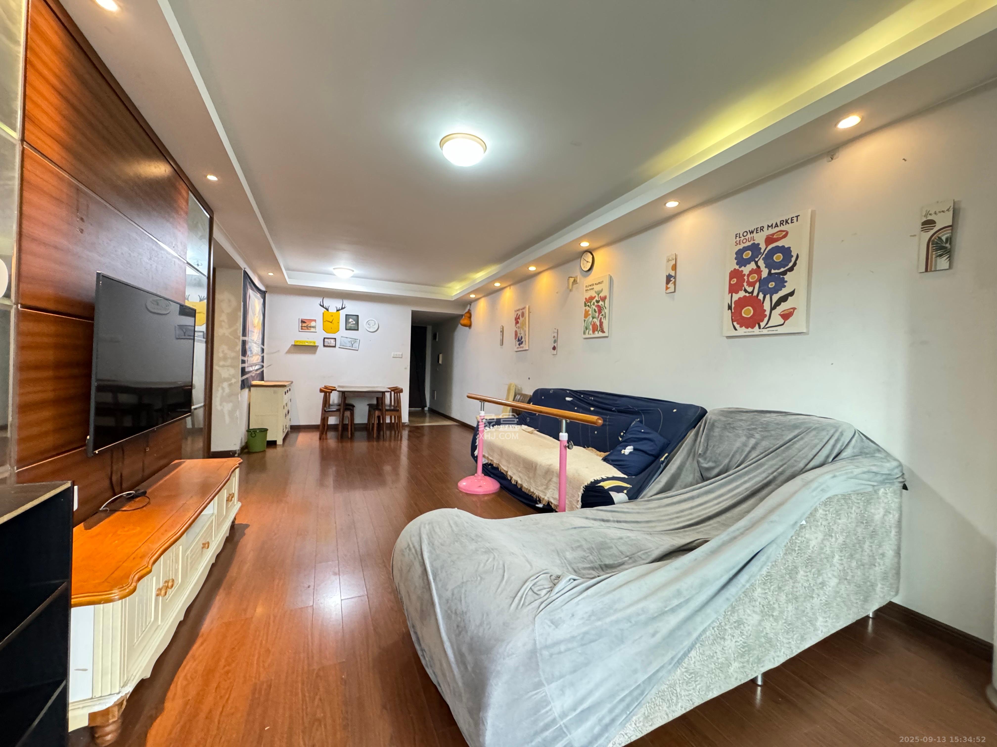 万科城 3室2厅1卫 2300.0元/月 万科城 3室2厅1卫 2300.0元/月室内图