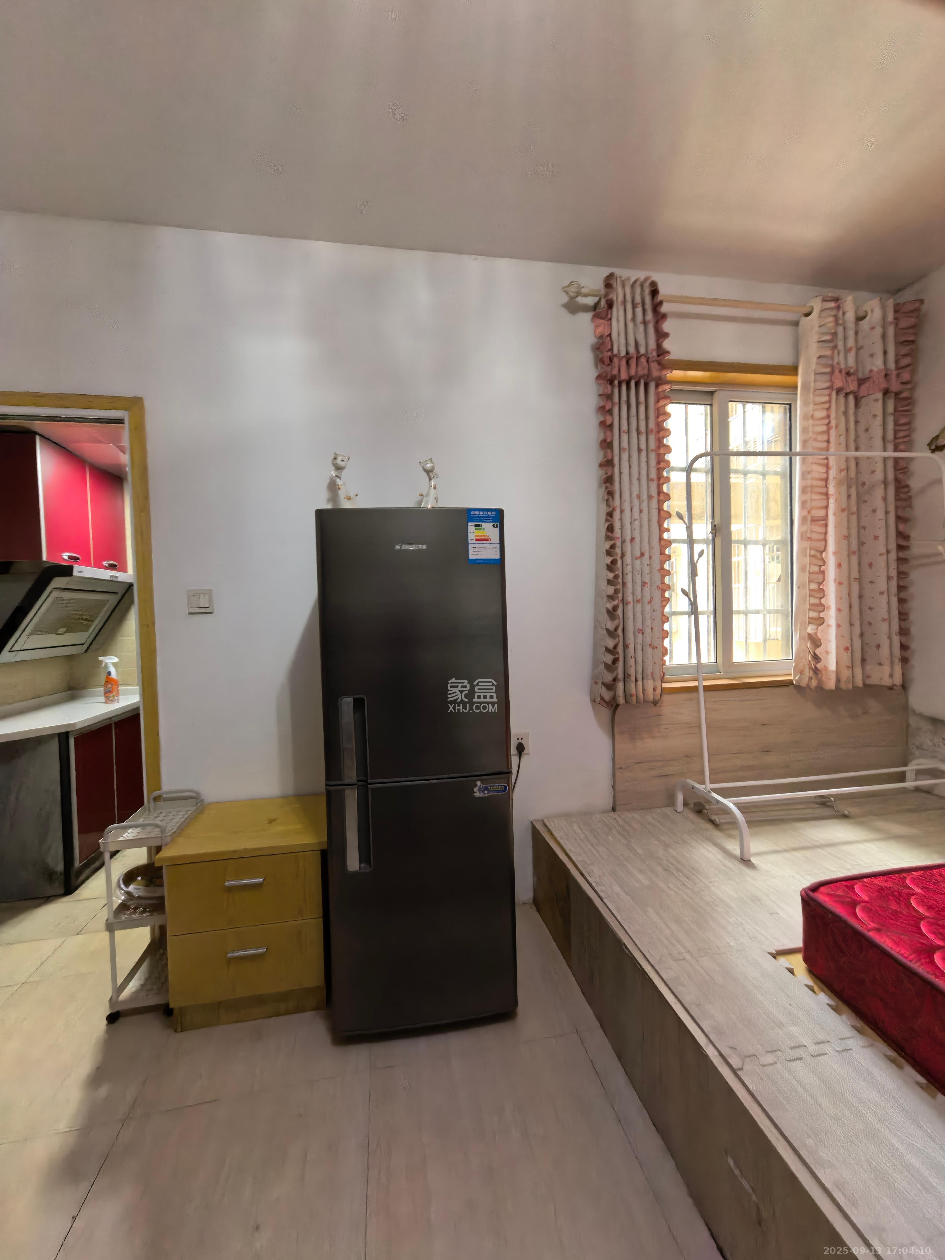 四方小区综合楼(四方嘉丽) 1室1厅1卫 1200.0元/月 四方小区综合楼(四方嘉丽) 1室1厅1卫 1200.0元/月室内图