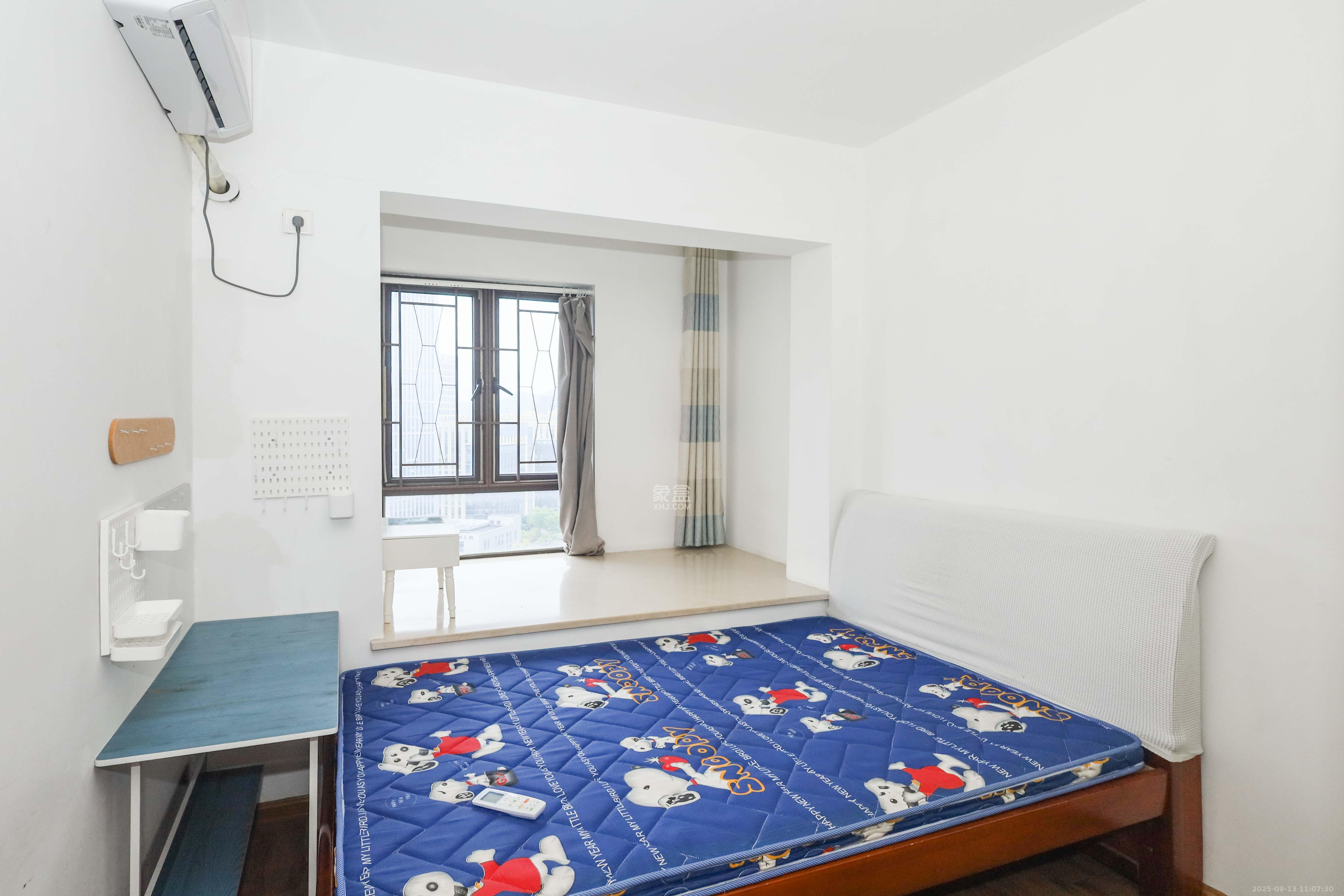 保利麓谷林语D区  3室1厅1卫    75.0万 保利麓谷林语D区  3室1厅1卫    75.0万卧室