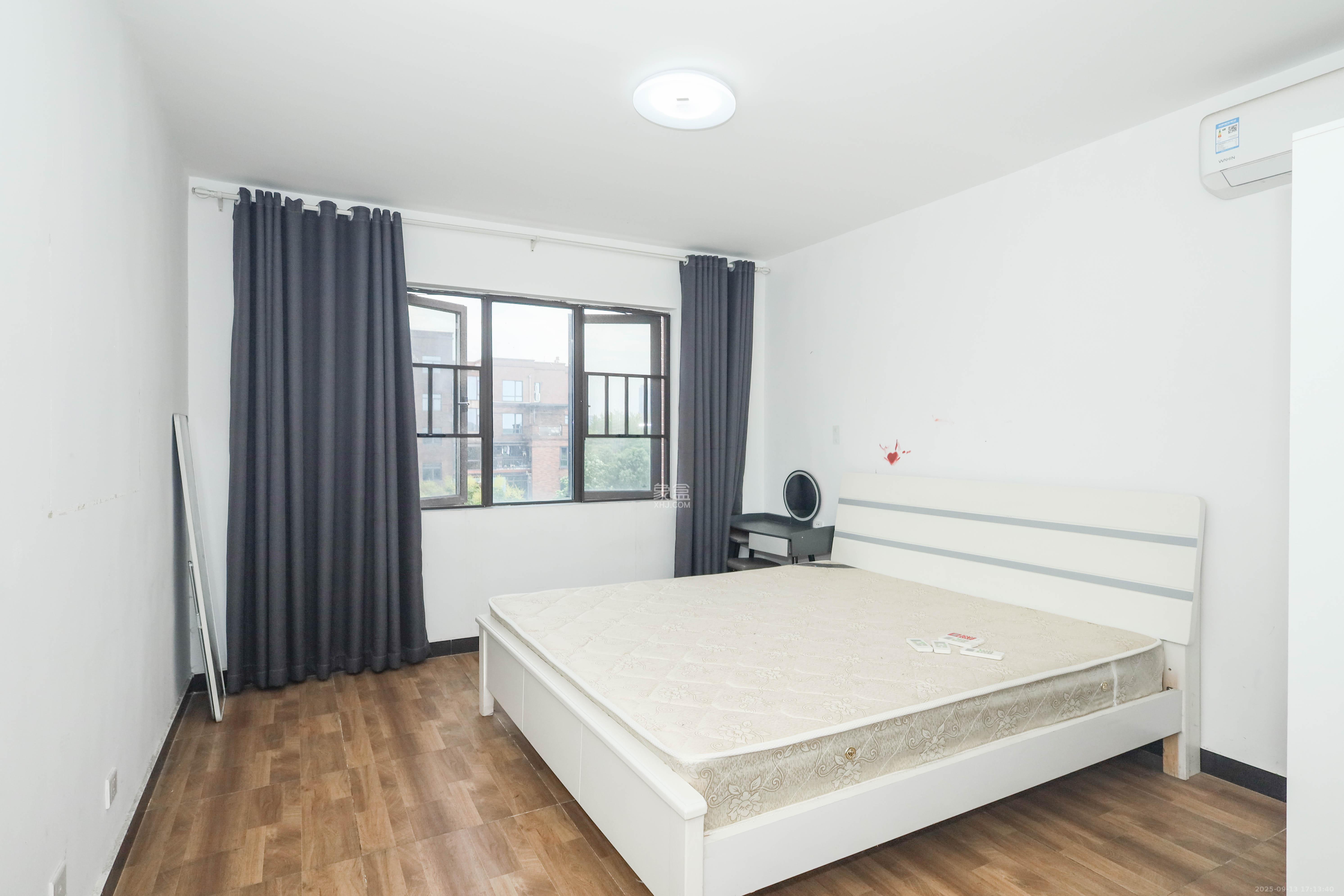 中冶中央公园 3室2厅1卫 110.0万 中冶中央公园 3室2厅1卫 110.0万卧室