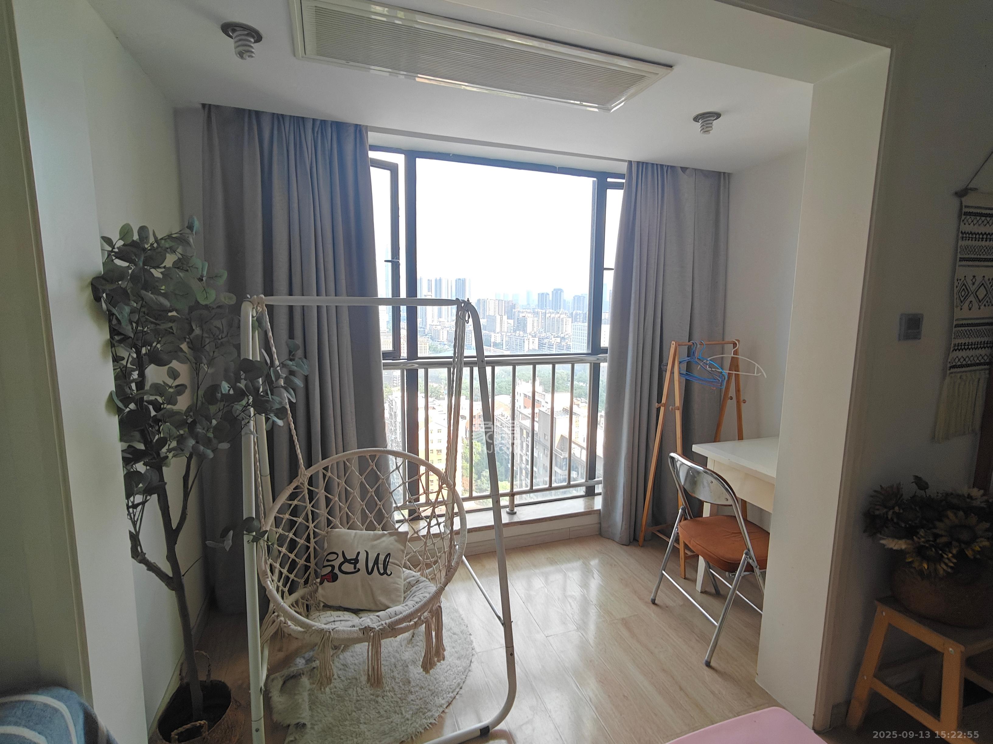 湘腾城市广场  1室1厅1卫    1600.0元/月 湘腾城市广场  1室1厅1卫    1600.0元/月