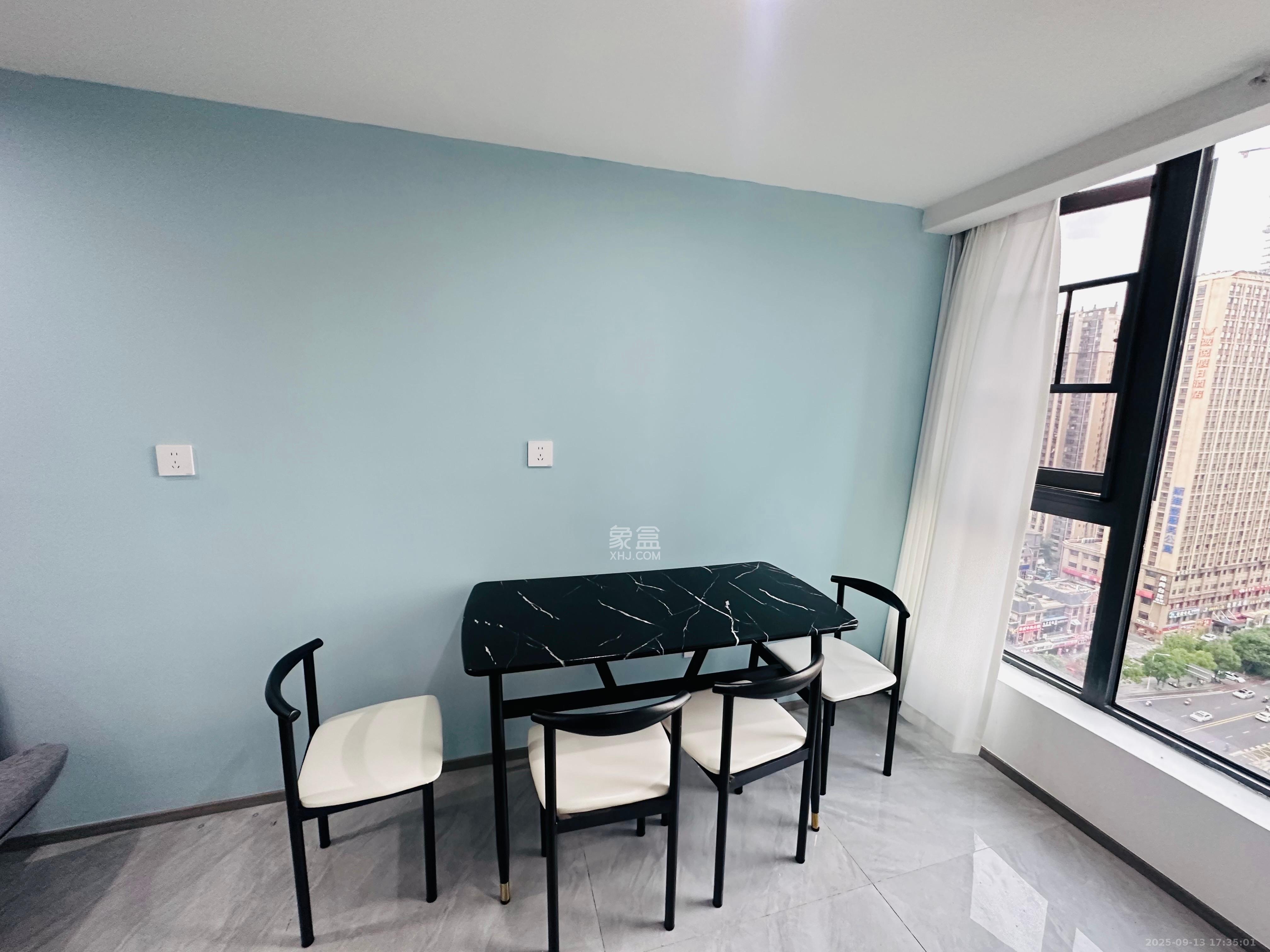 卓越中寰  2室1厅1卫    2700.0元/月室内图