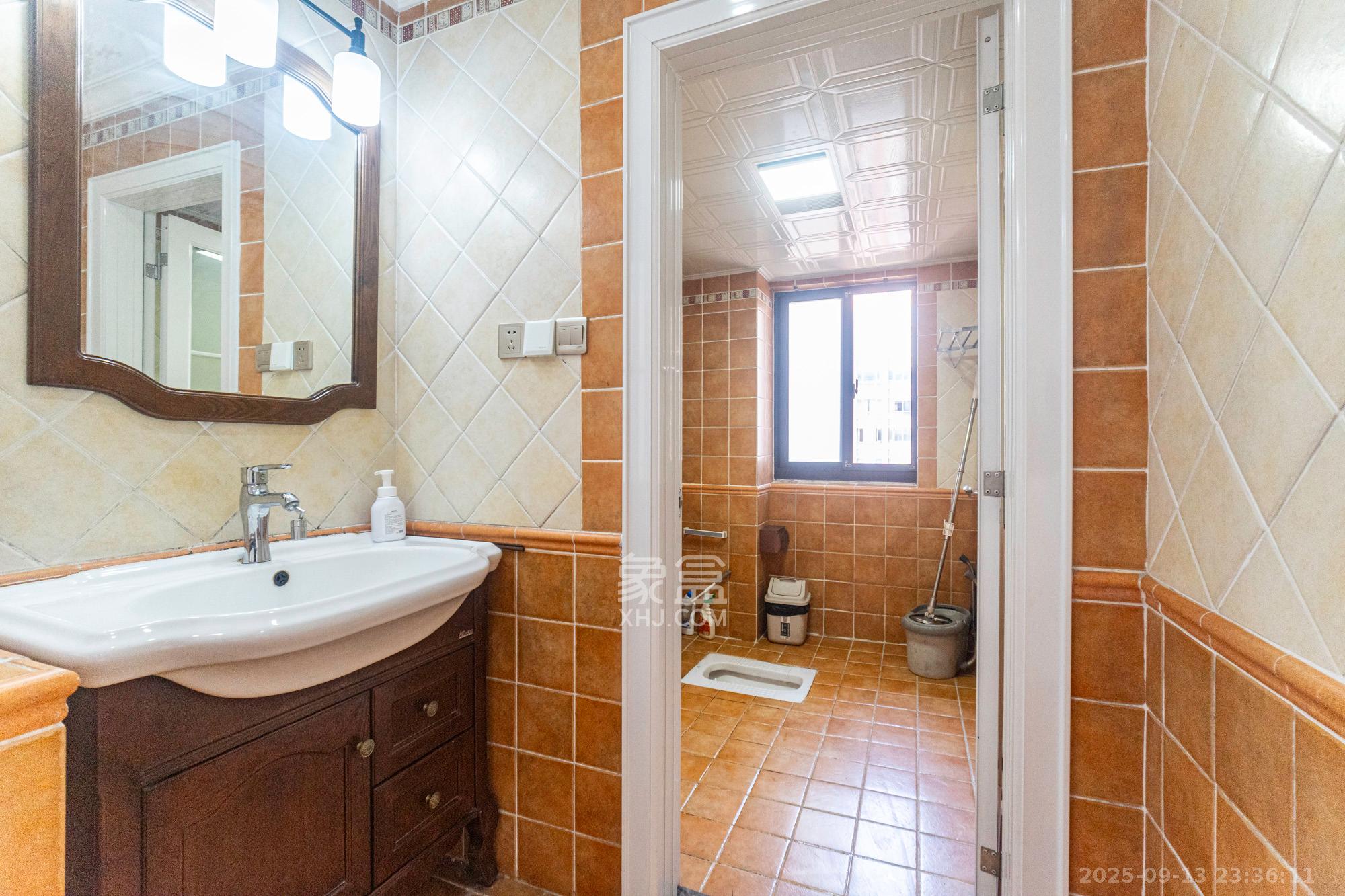 金色溪泉湾  3室2厅2卫    126.0万卫生间