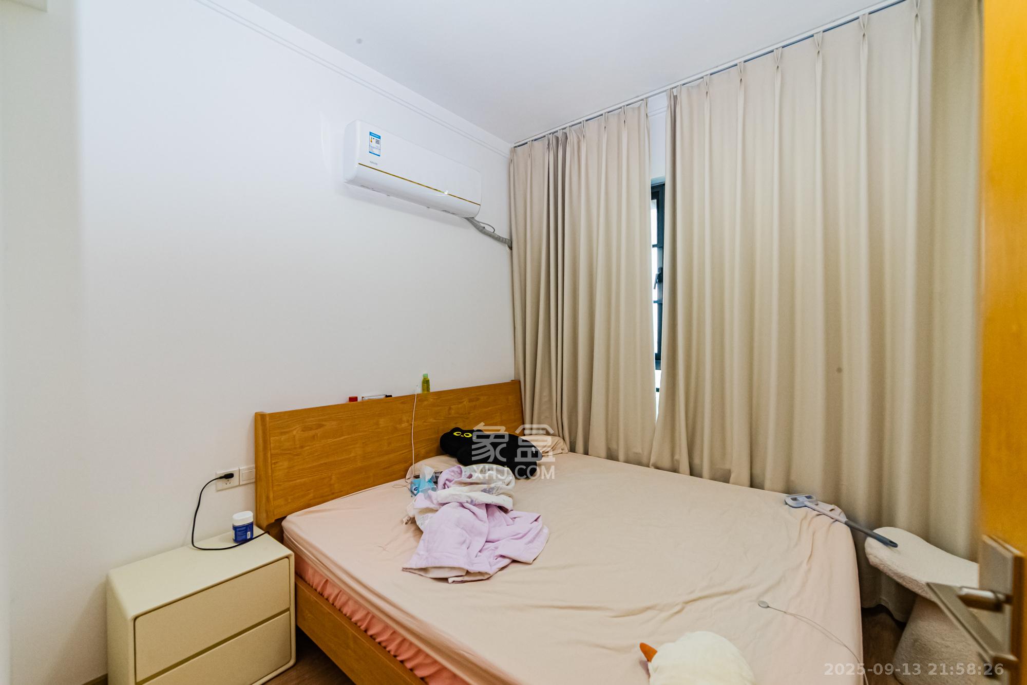 珠江郦城薰衣道  3室2厅1卫    89.0万卧室