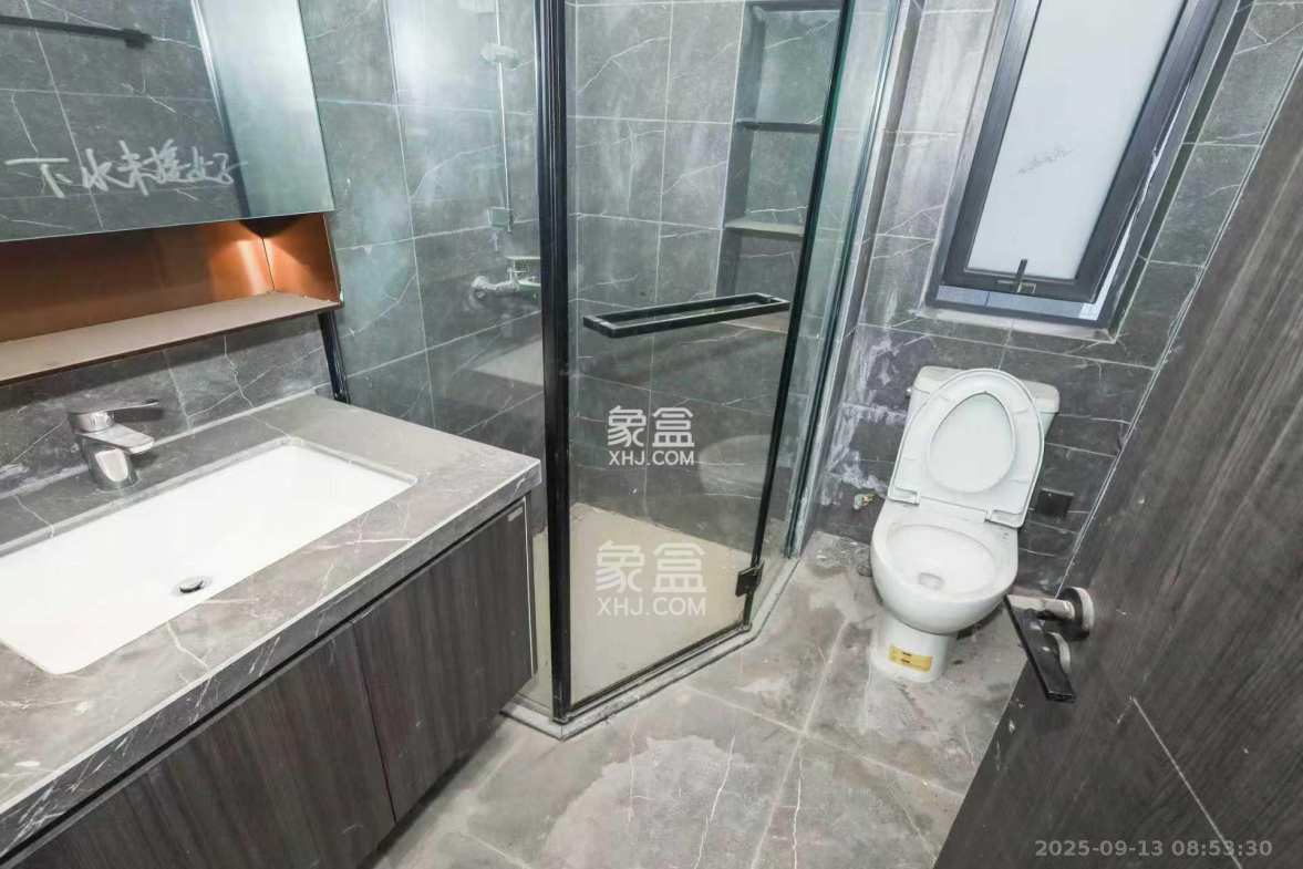 绿地麓云国际一期  5室2厅2卫    5000.0元/月 绿地麓云国际一期  5室2厅2卫    5000.0元/月室内图