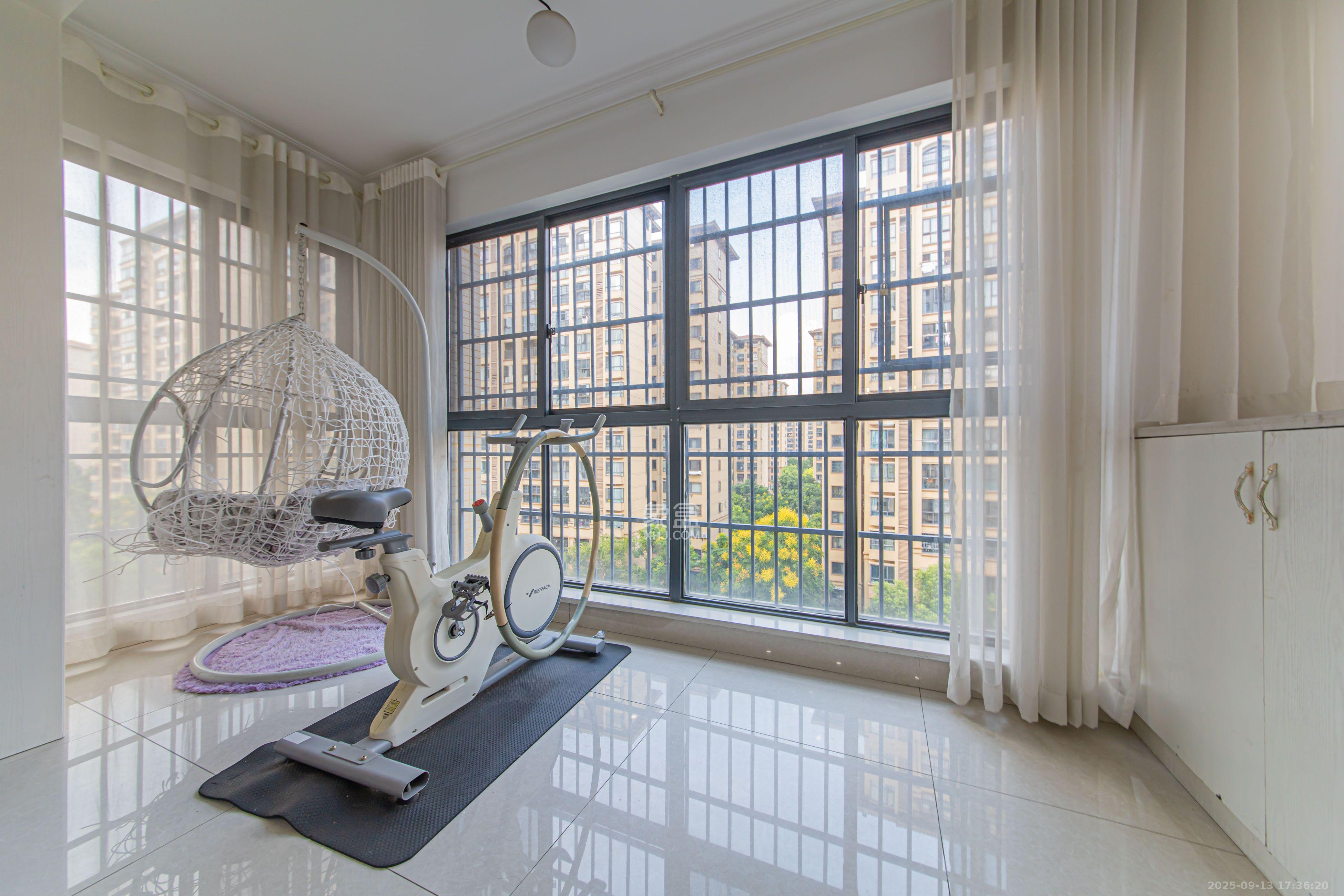 中建芙蓉嘉苑  4室2厅2卫    3000.0元/月室内图