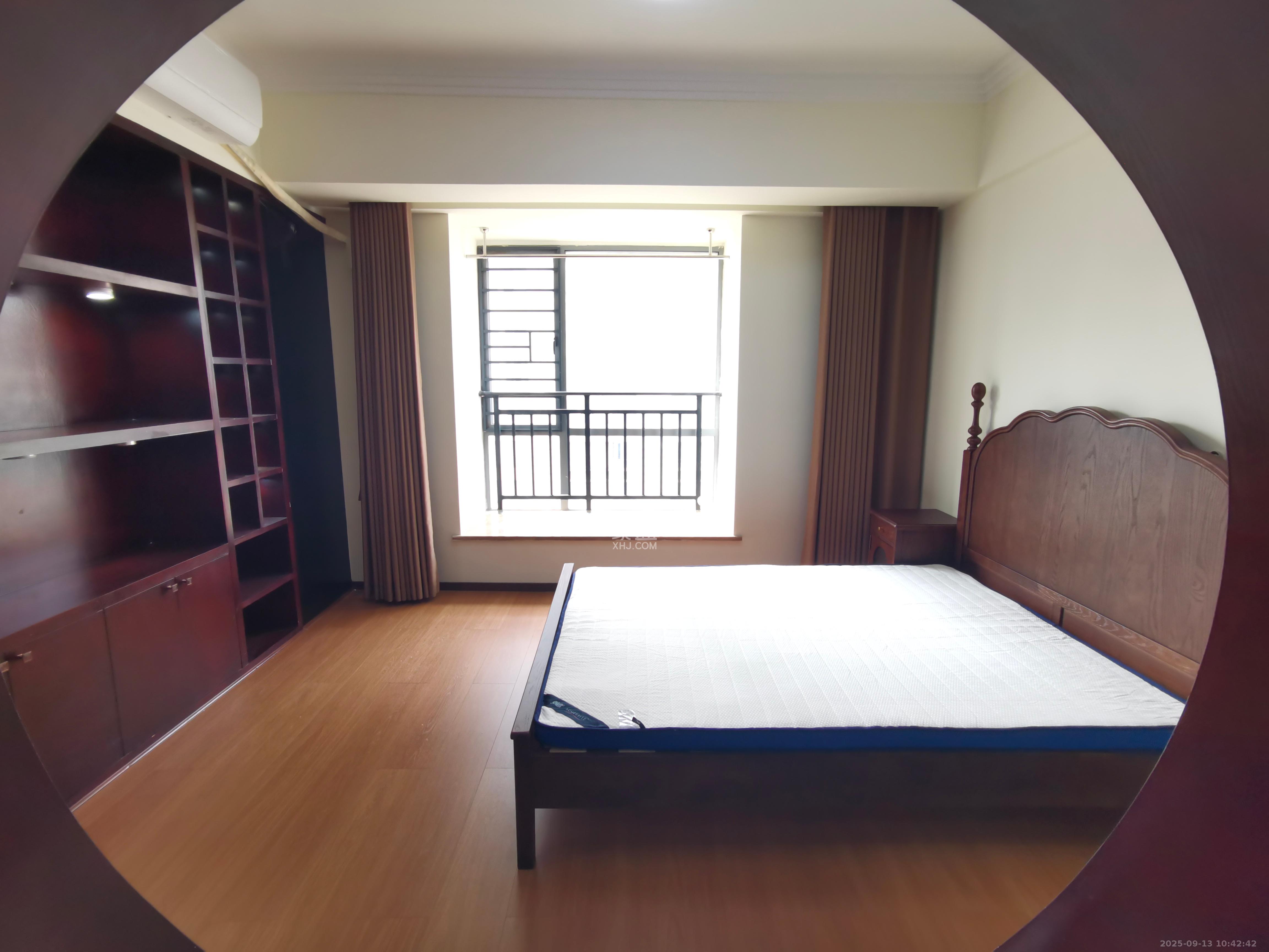 西子一间  1室1厅1卫    1880.0元/月 西子一间  1室1厅1卫    1880.0元/月