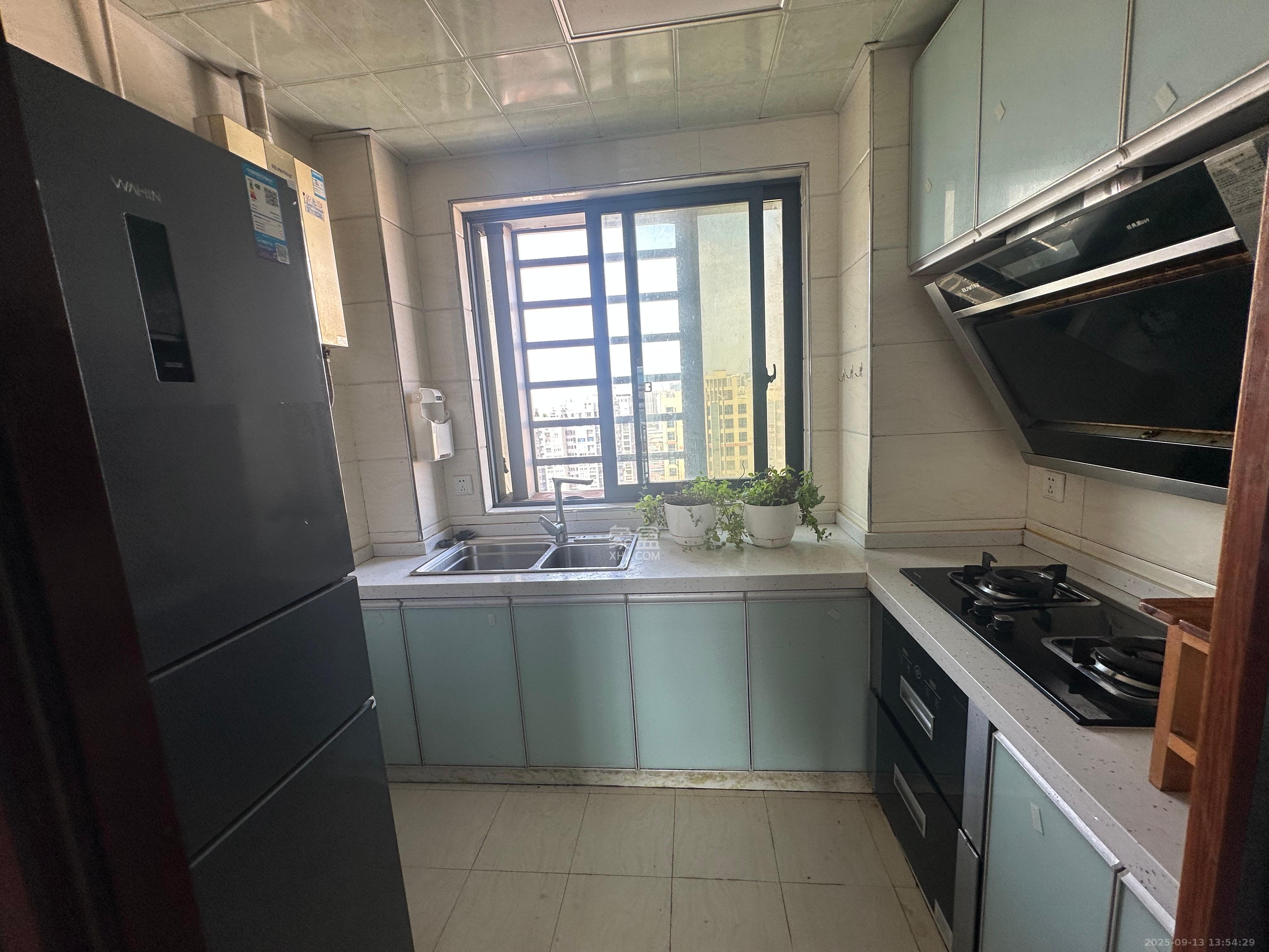 奥克斯广场 3室2厅2卫 3800.0元/月 奥克斯广场 3室2厅2卫 3800.0元/月室内图