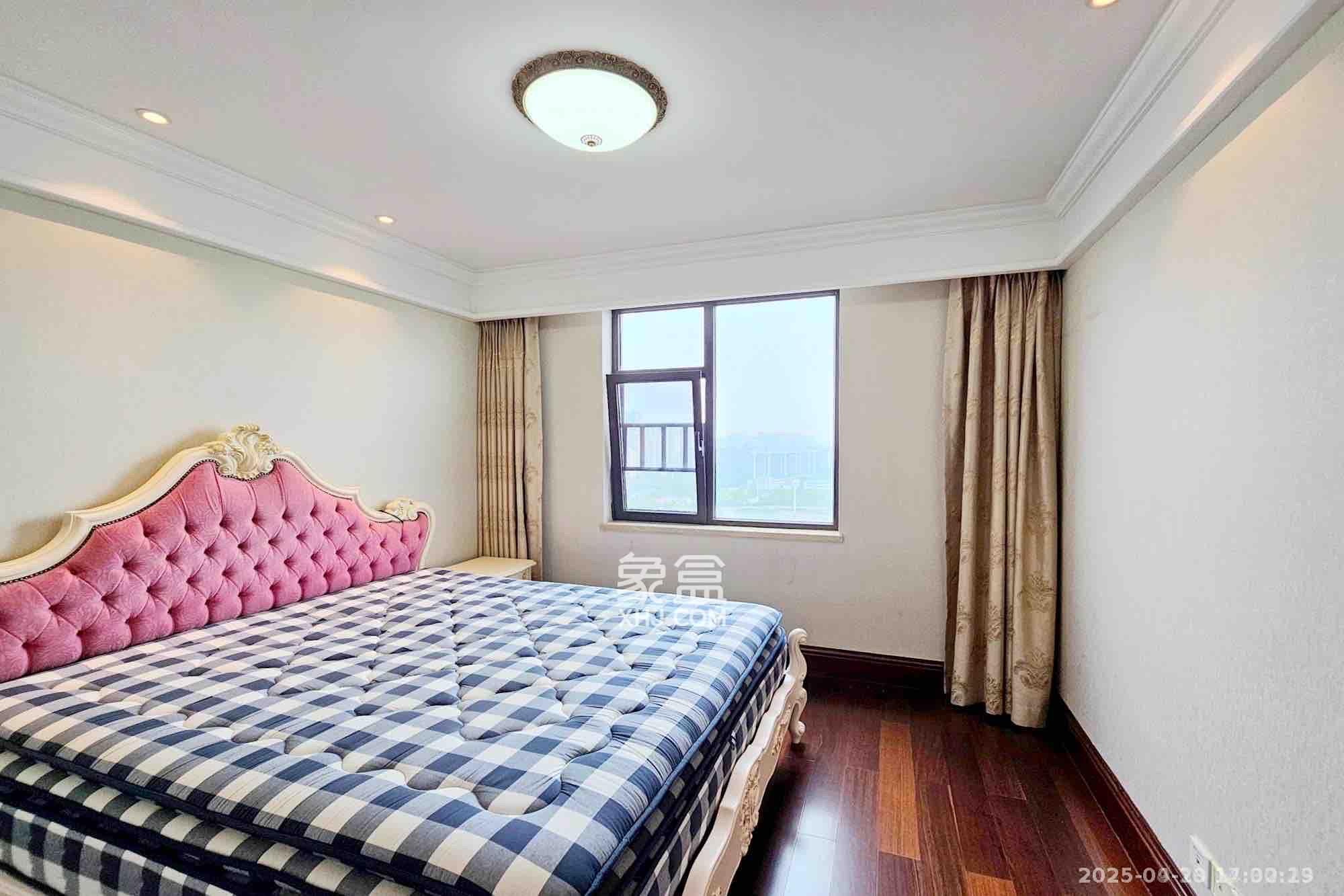 运达中央广场一、二期  4室2厅3卫    13000.0元/月室内图