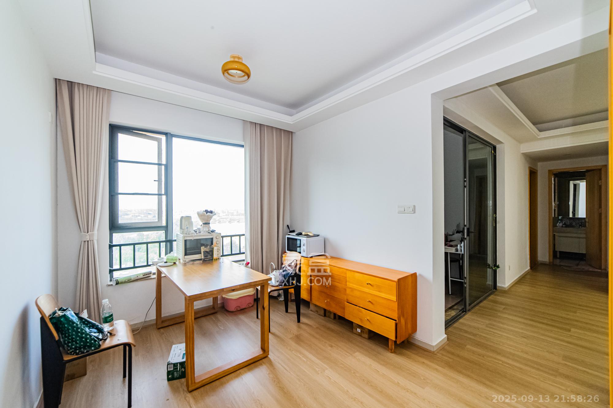 珠江郦城薰衣道  3室2厅1卫    89.0万客厅