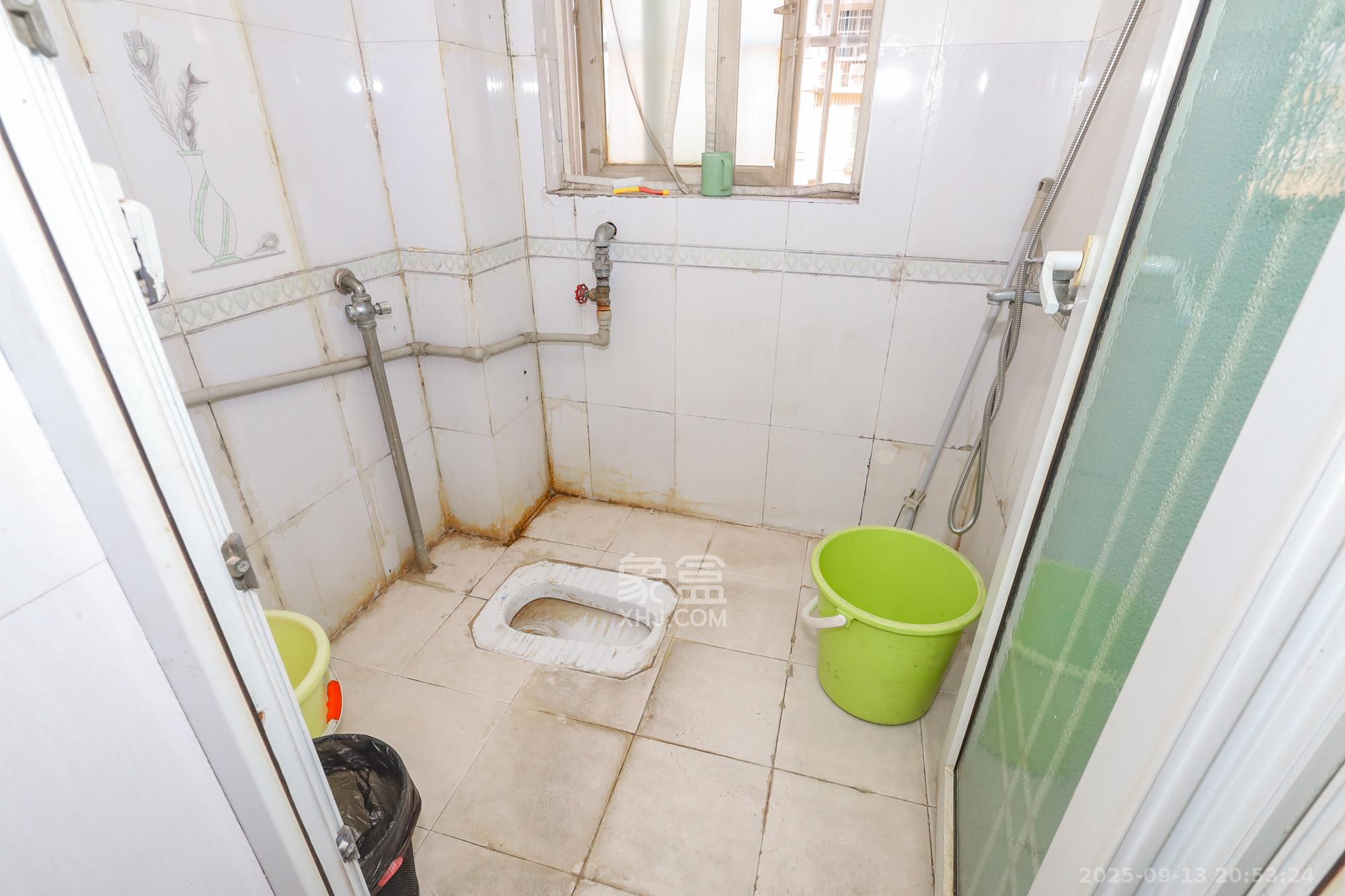 德润园  2室2厅1卫    63.0万卫生间