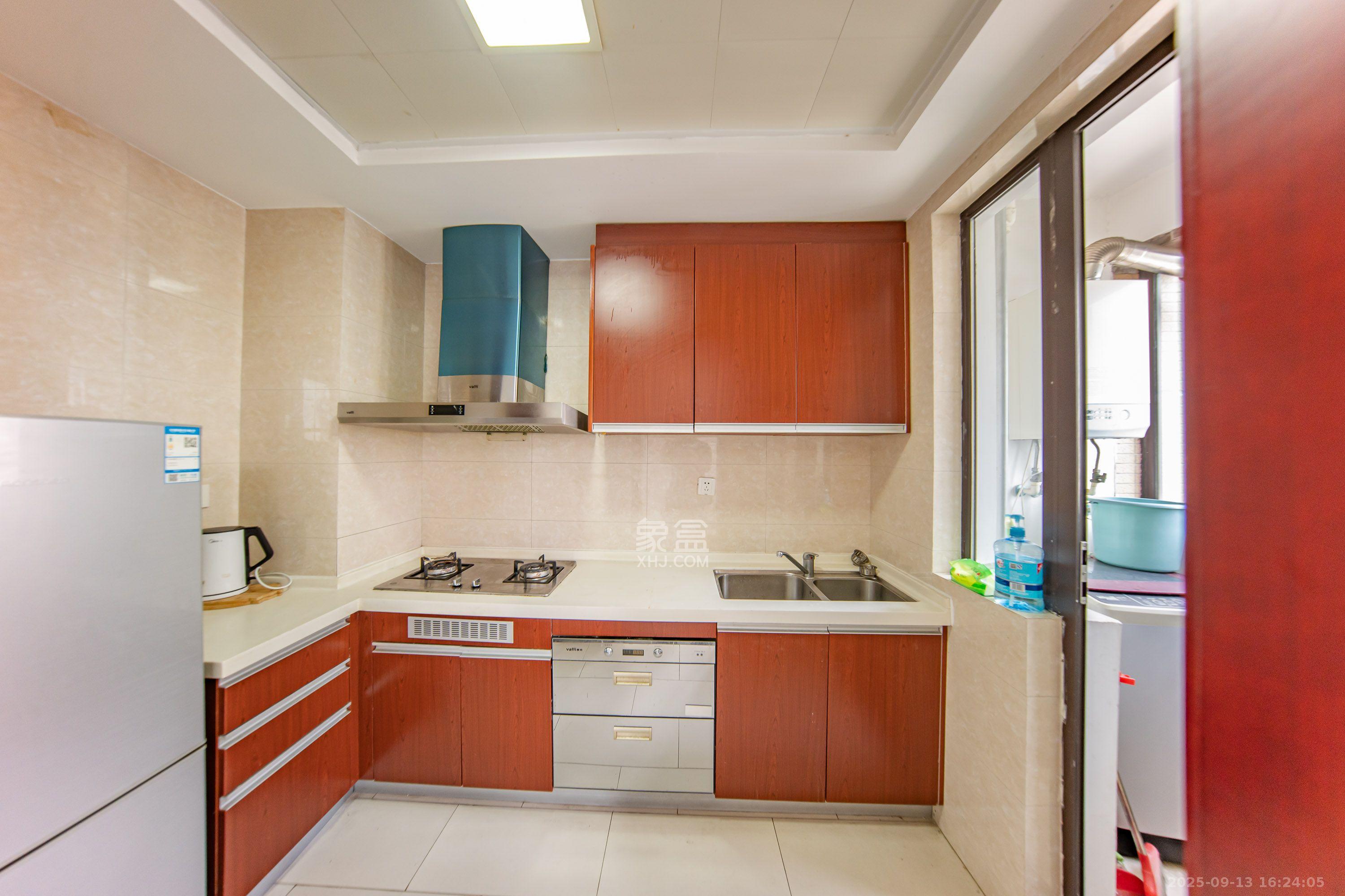 中海国际二期  3室2厅1卫    2000.0元/月 中海国际二期  3室2厅1卫    2000.0元/月室内图