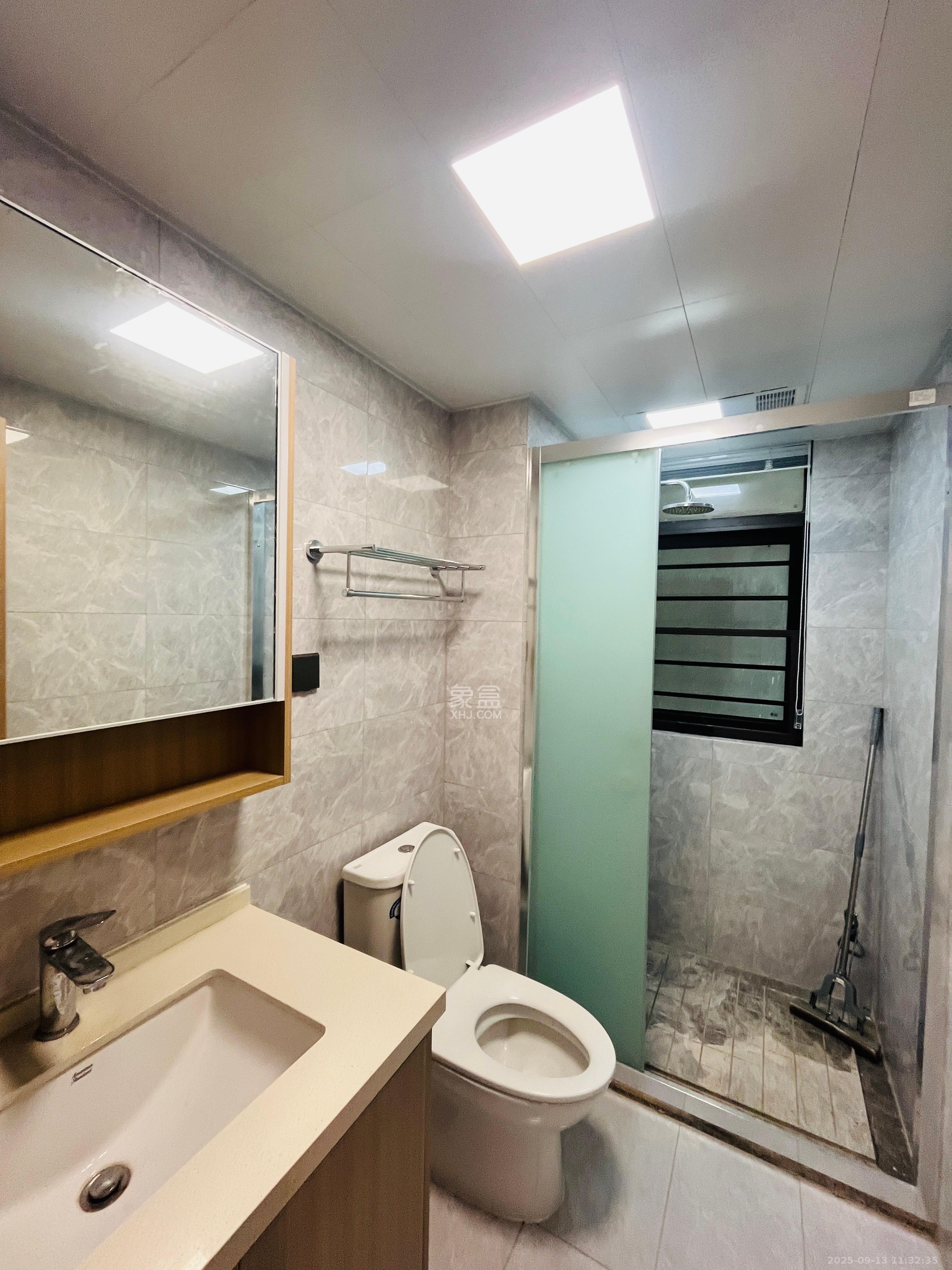 汉唐世家二期  3室2厅2卫    2300.0元/月室内图