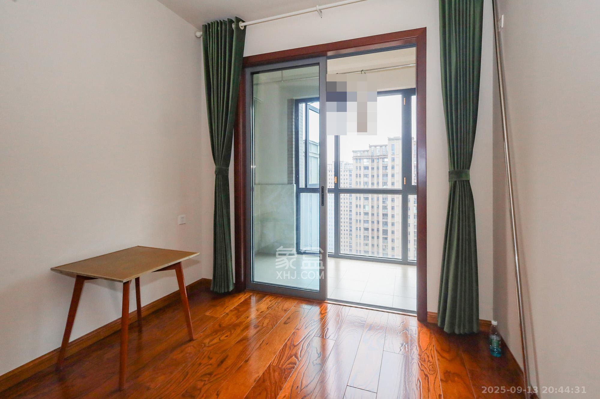 八方小区B区  3室2厅2卫    368.0万 八方小区B区  3室2厅2卫    368.0万卧室