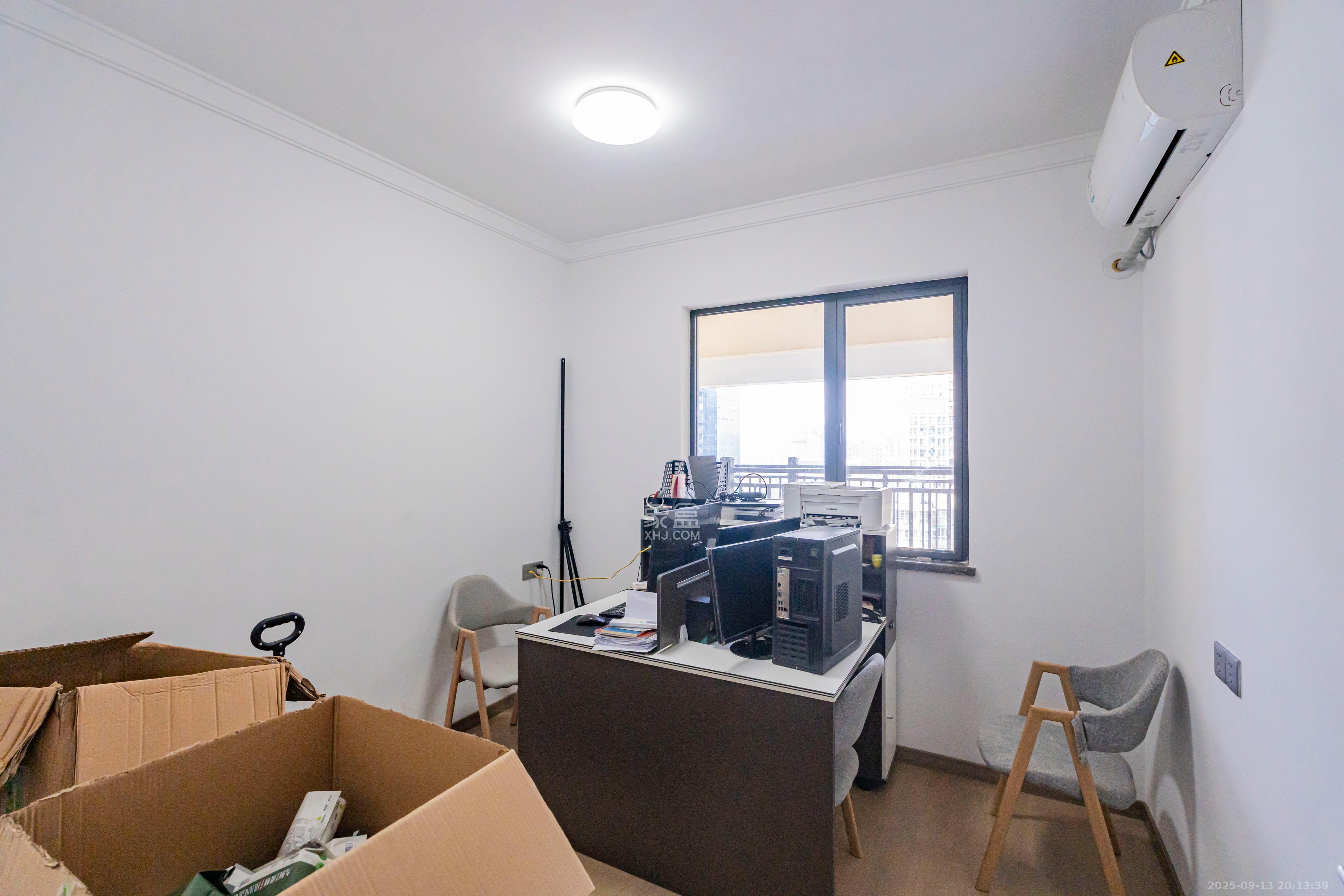 珠江四方印  3室2厅2卫    153.0万卧室