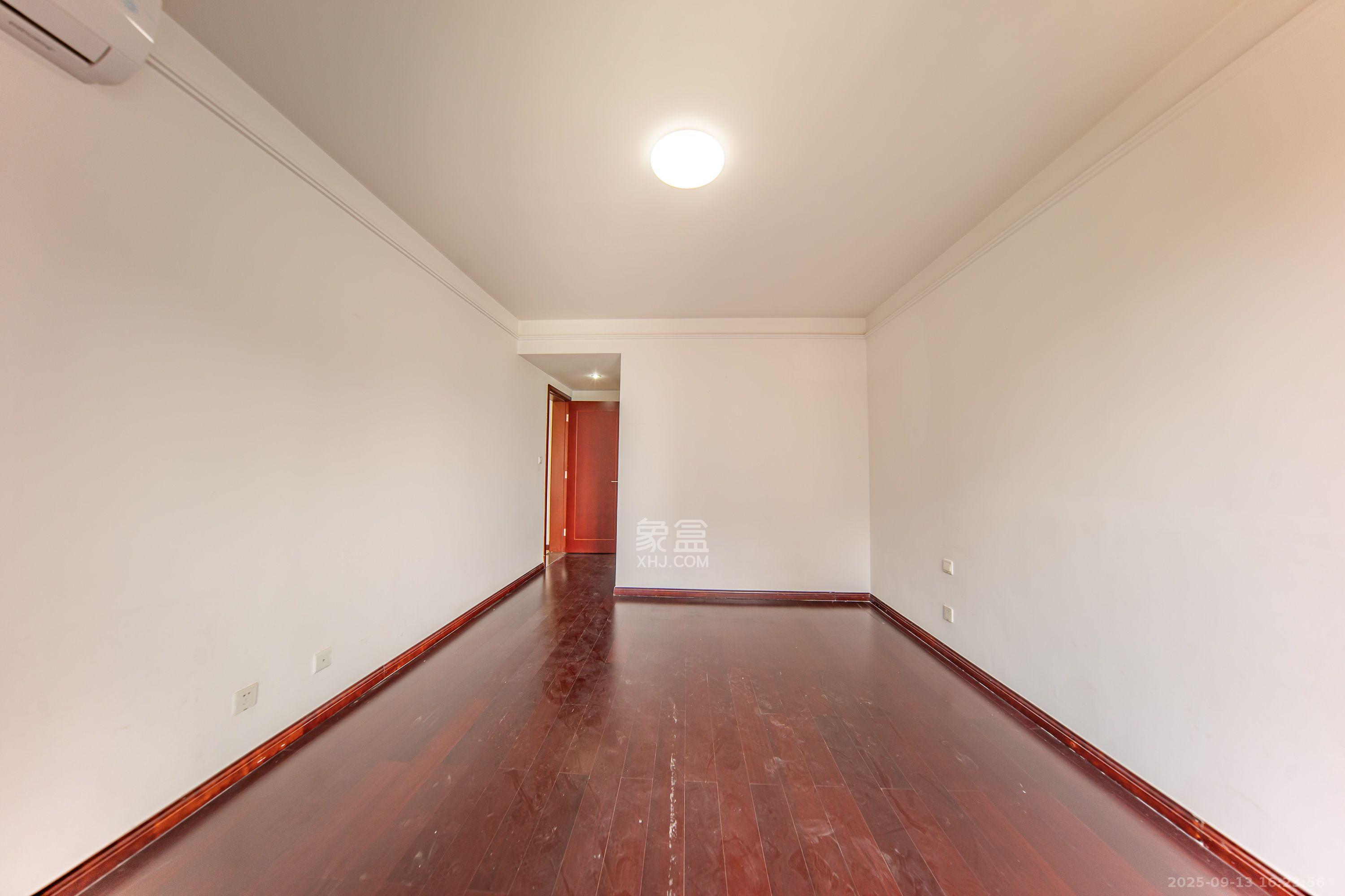 中海国际二期  3室2厅1卫    2000.0元/月 中海国际二期  3室2厅1卫    2000.0元/月室内图