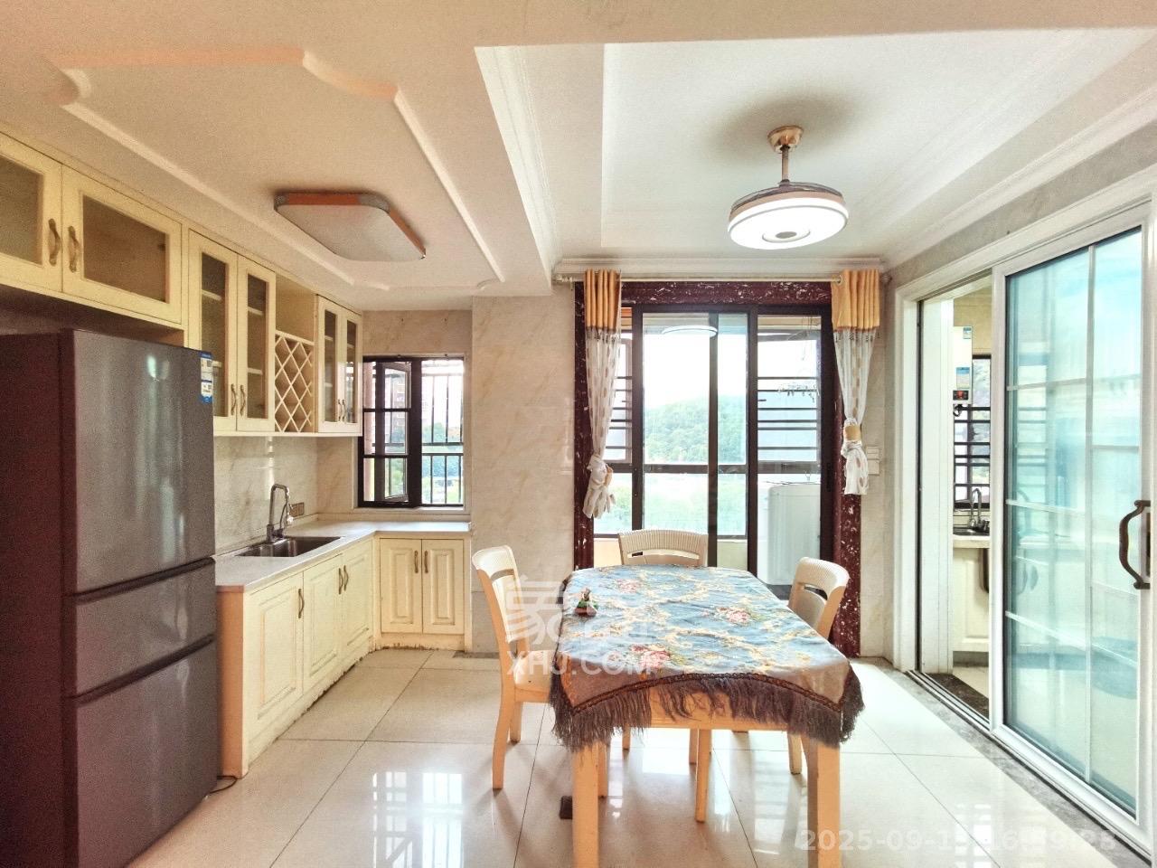 山语城三期  3室2厅2卫    2100.0元/月 山语城三期  3室2厅2卫    2100.0元/月室内图