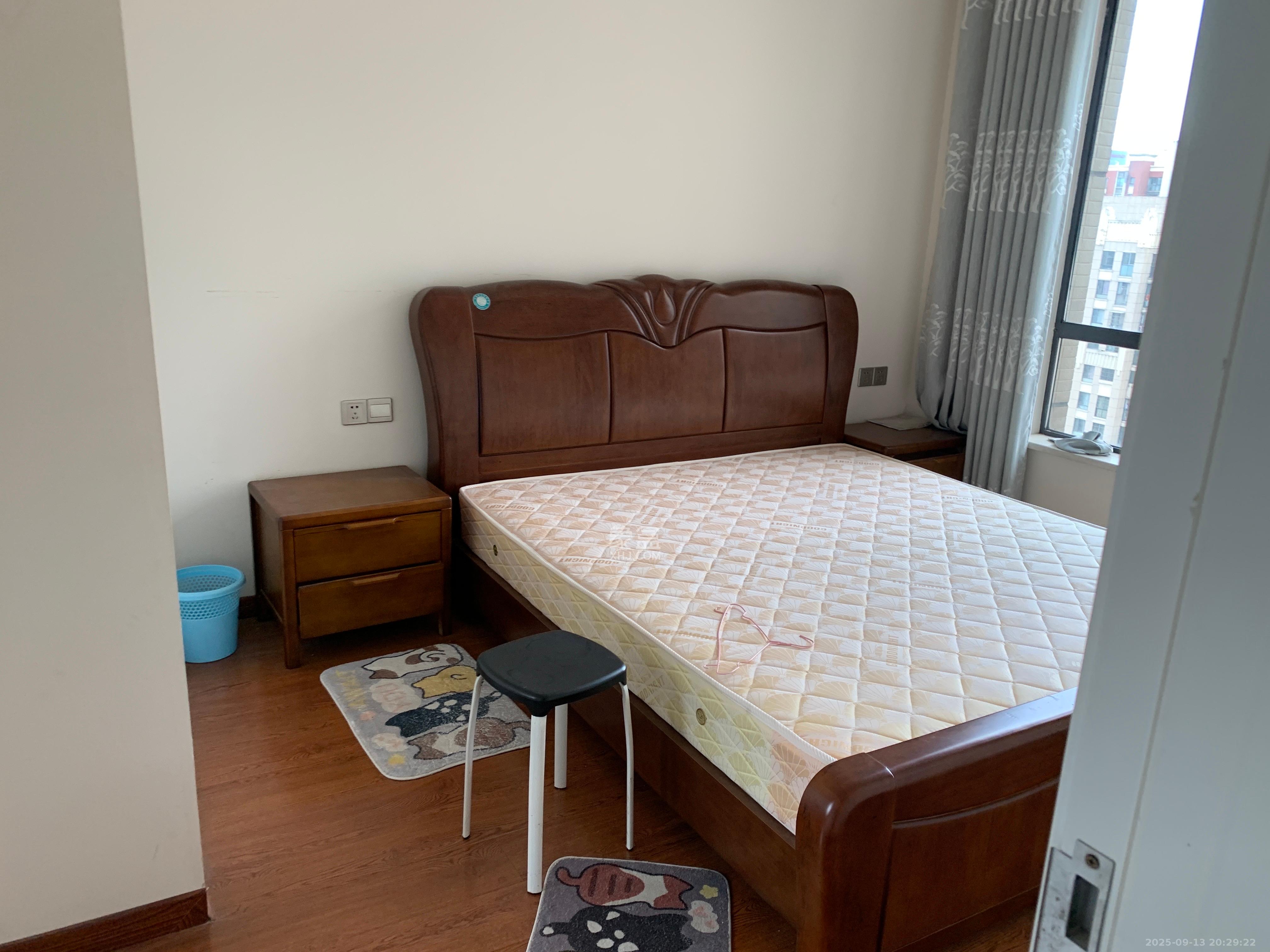 印山蓝色海岸 1室2厅1卫 2200.0元/月 印山蓝色海岸 1室2厅1卫 2200.0元/月室内图