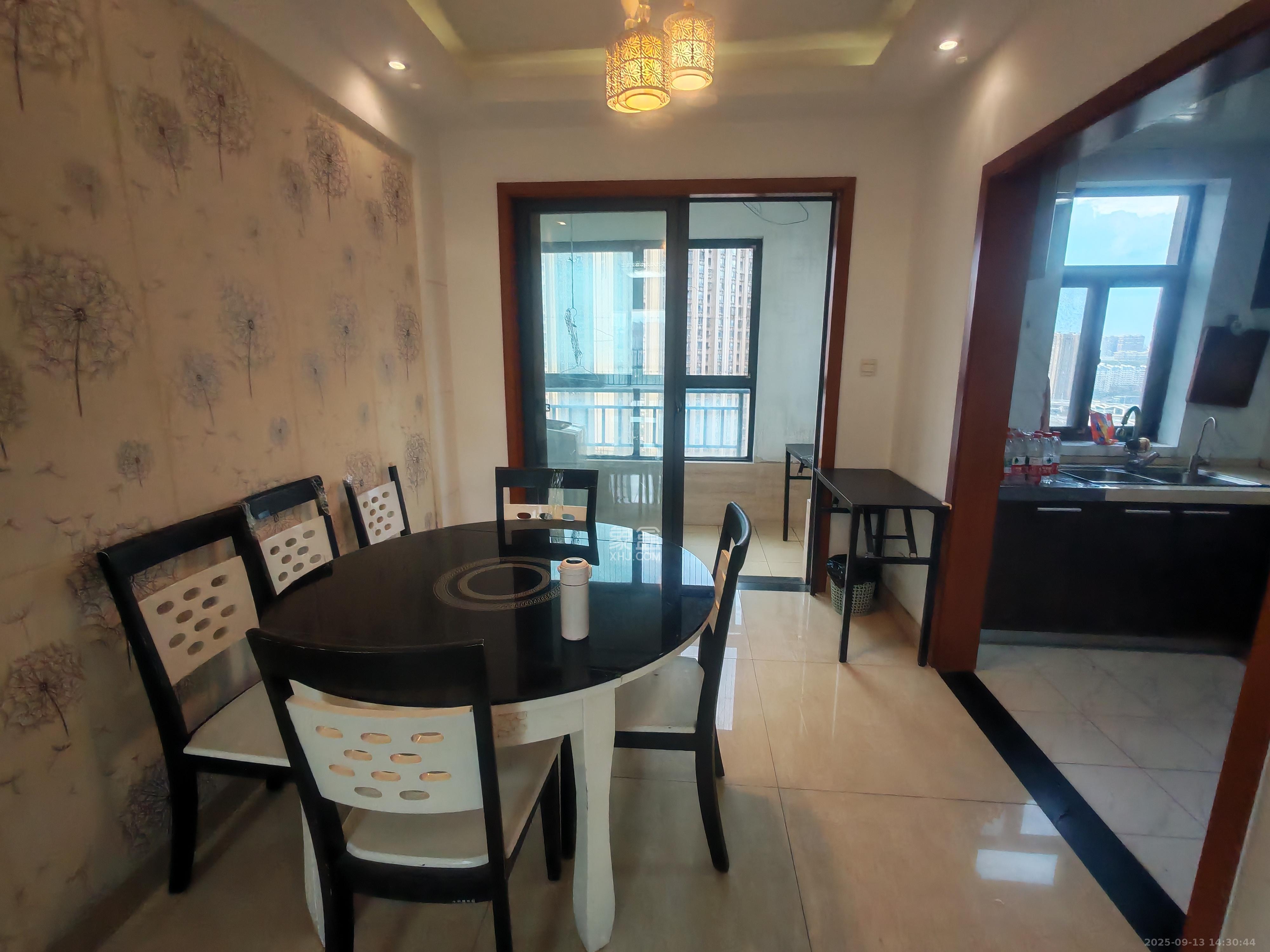 香樟兰亭（朗峰苑）  4室2厅2卫    2800.0元/月室内图