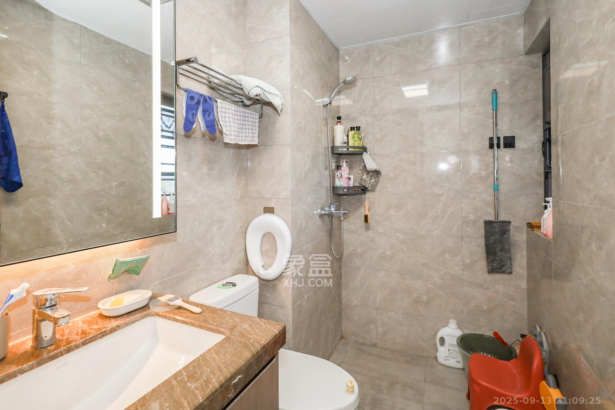 金茂建发泊悦 4室2厅2卫 199.0万 金茂建发泊悦 4室2厅2卫 199.0万卫生间