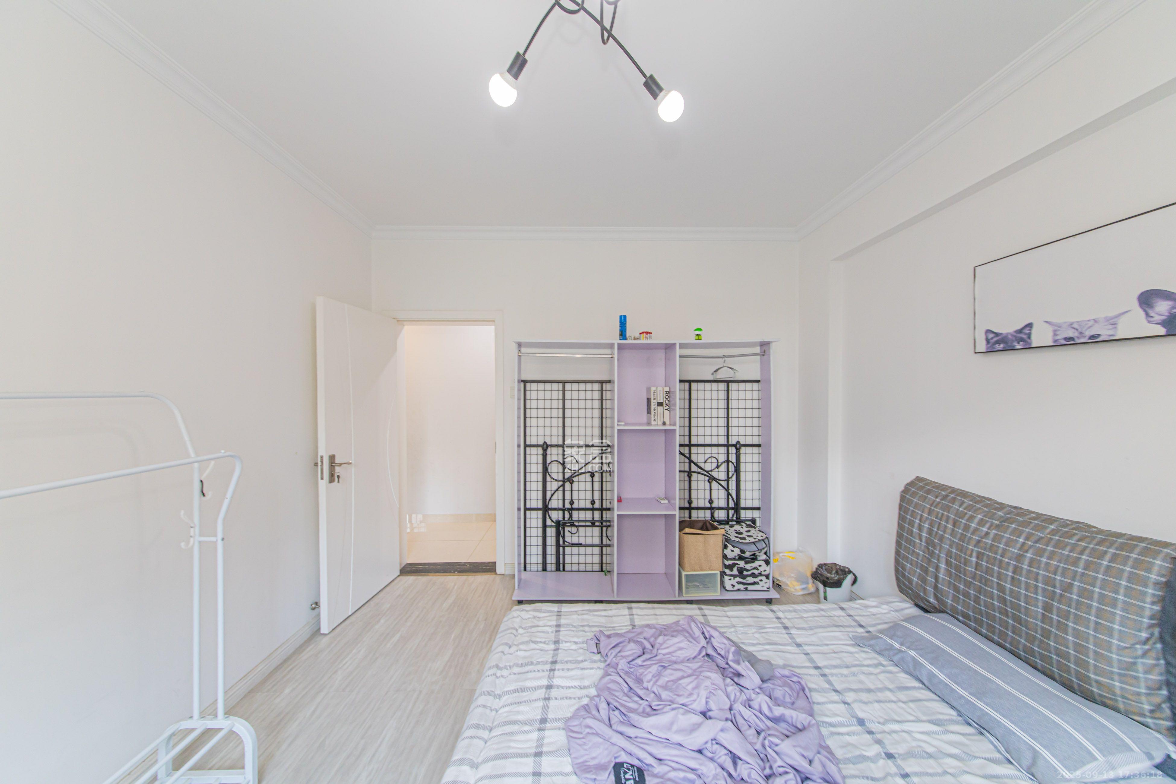 中建芙蓉嘉苑  4室2厅2卫    3000.0元/月室内图