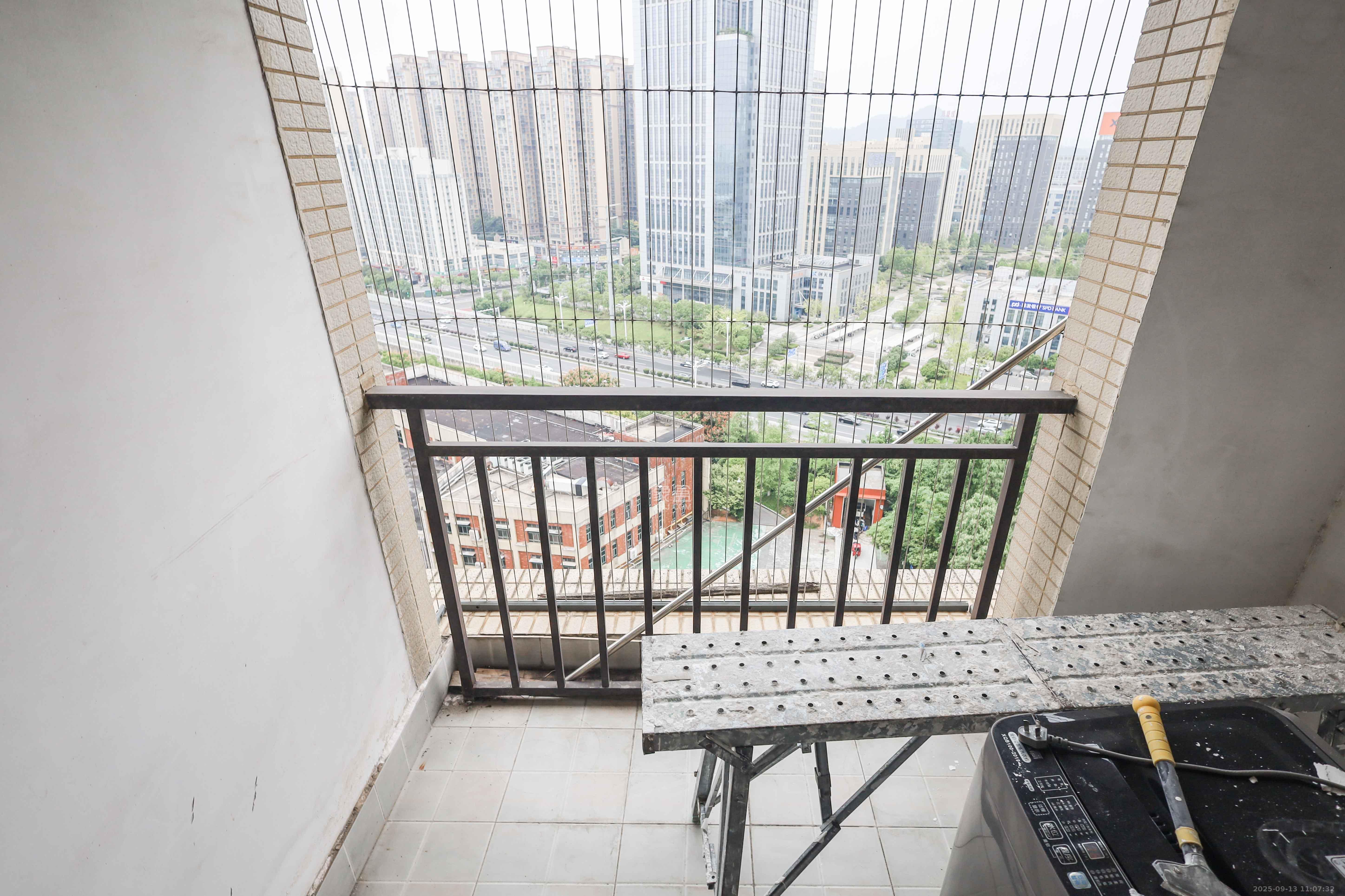 保利麓谷林语D区  3室1厅1卫    75.0万 保利麓谷林语D区  3室1厅1卫    75.0万阳台