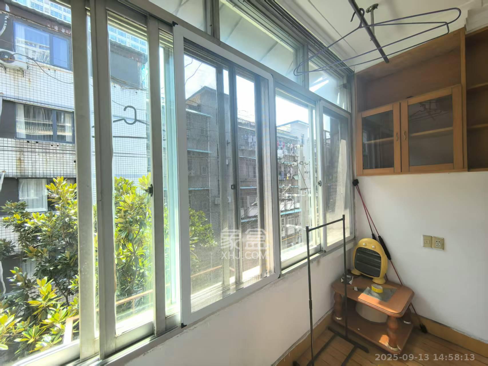 湖南省糖酒公司大院 3室1厅1卫 2600.0元/月 湖南省糖酒公司大院 3室1厅1卫 2600.0元/月室内图