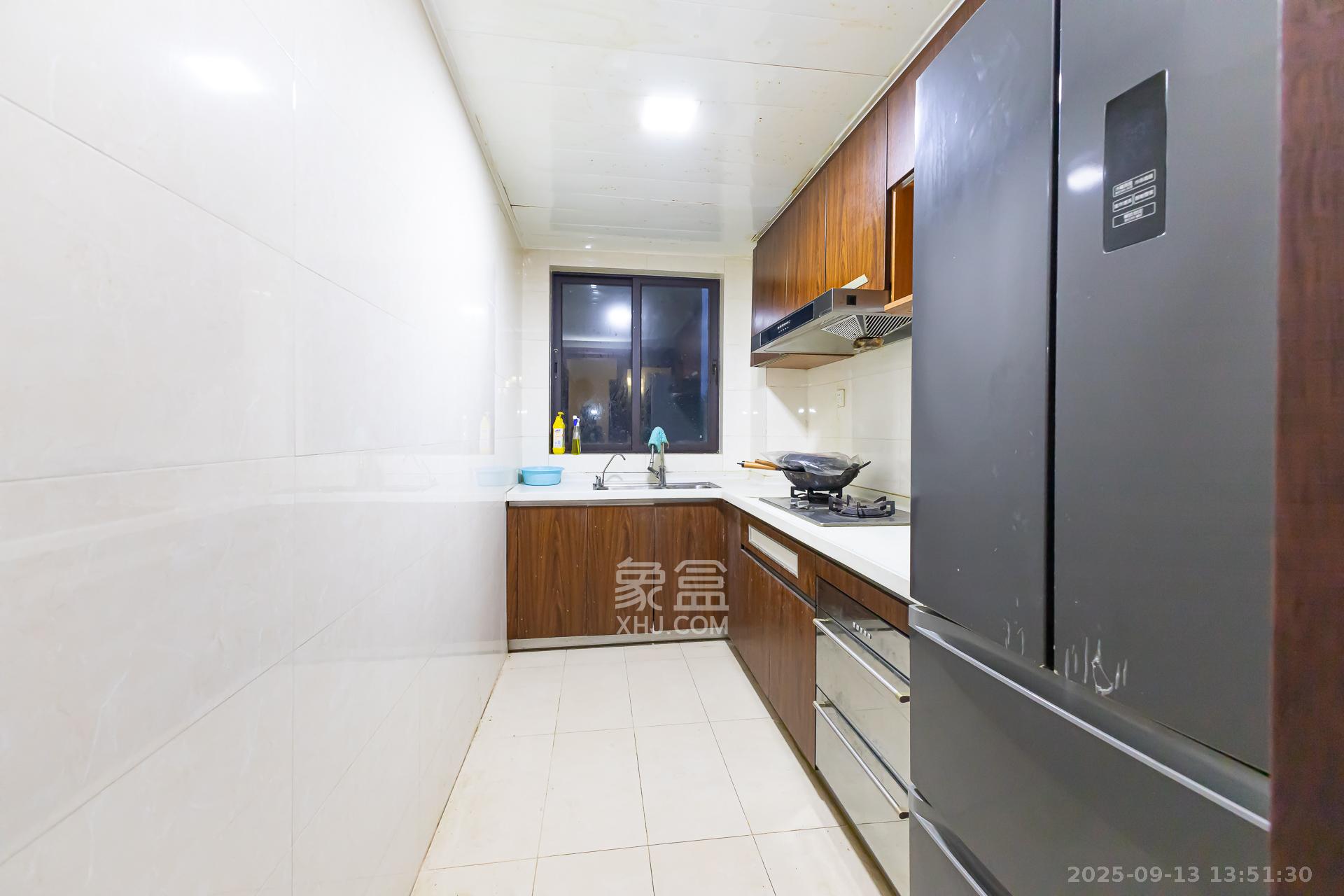 时代倾城一期 3室2厅2卫 71.0万 时代倾城一期 3室2厅2卫 71.0万厨房