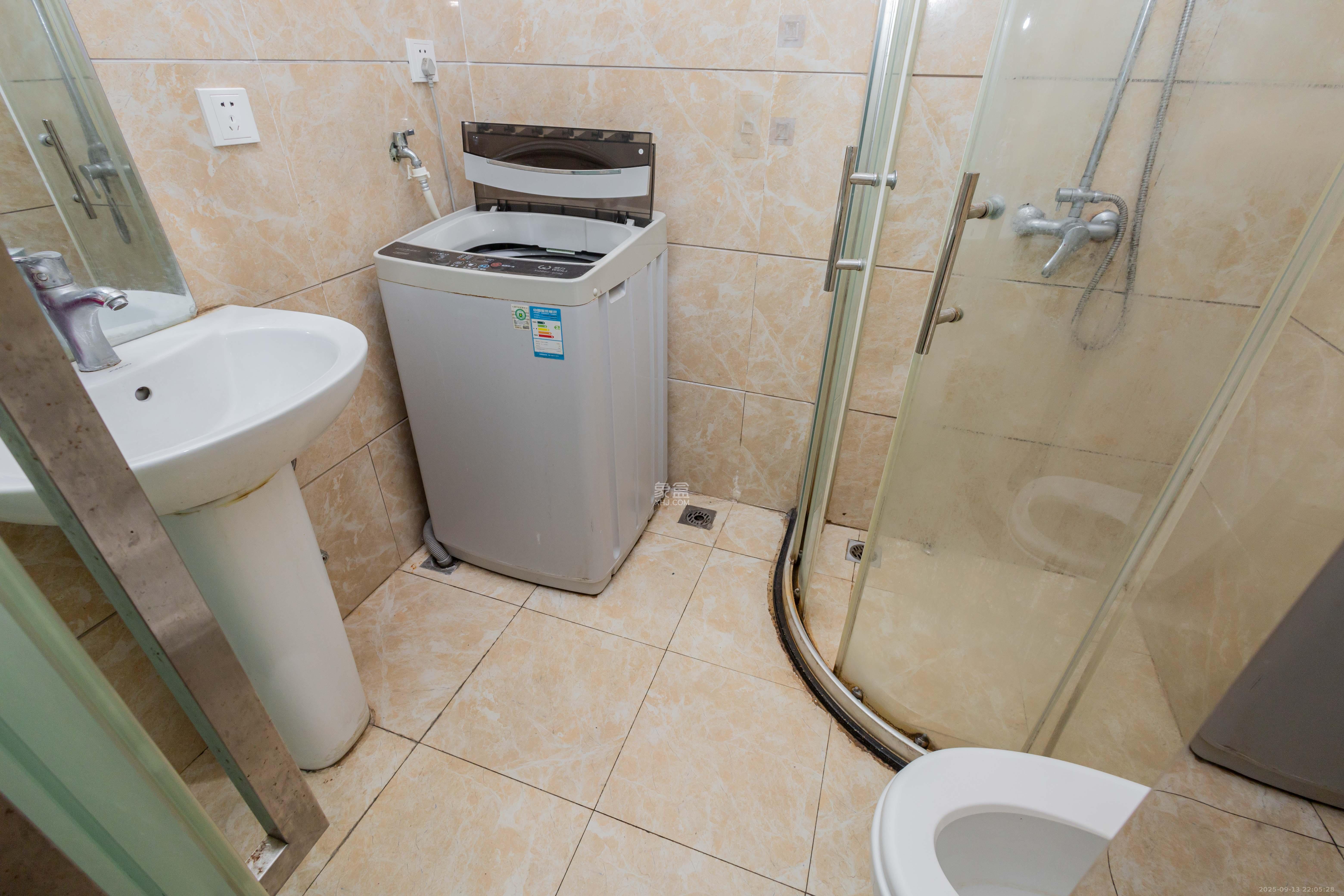 佐佑大厦 1室1厅1卫 13.0万 佐佑大厦 1室1厅1卫 13.0万卫生间