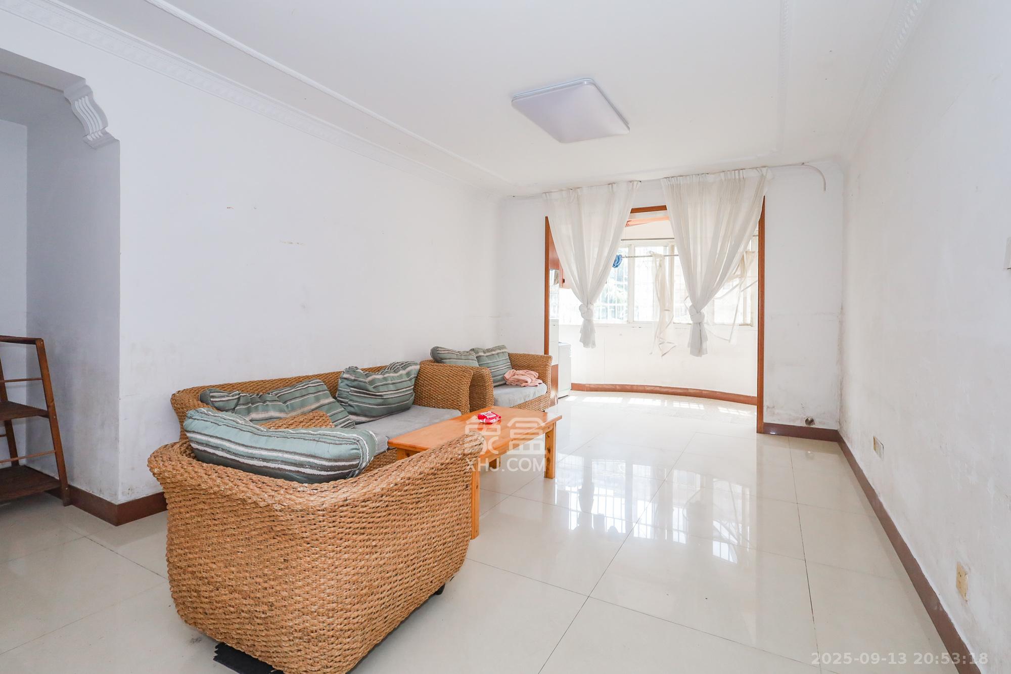 德润园  2室2厅1卫    63.0万客厅