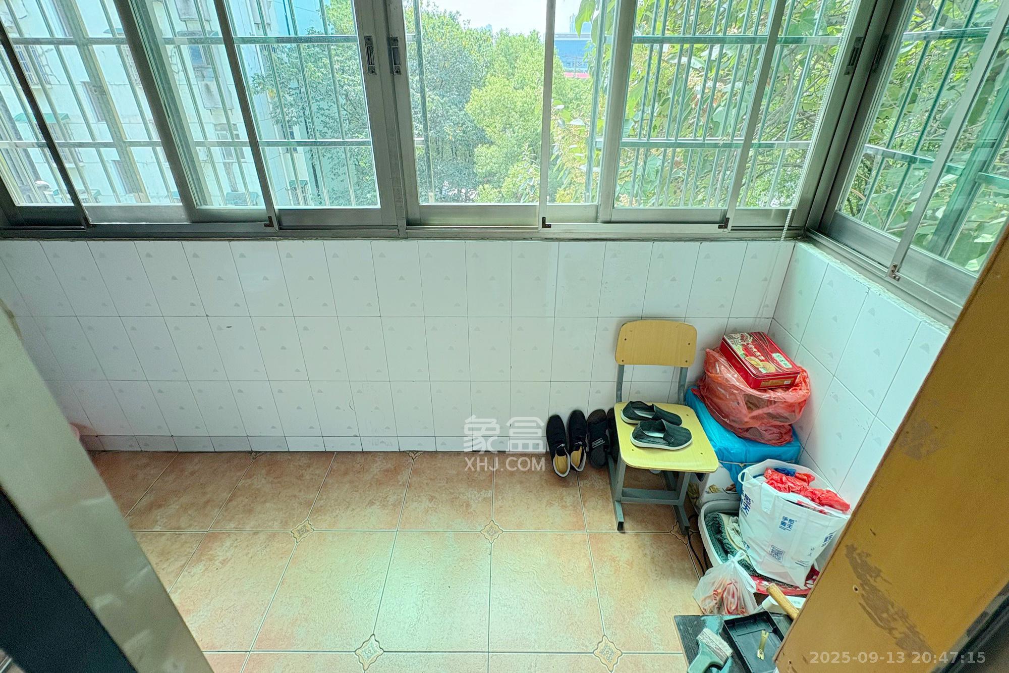 东南明苑  2室2厅1卫    43.0万 东南明苑  2室2厅1卫    43.0万阳台