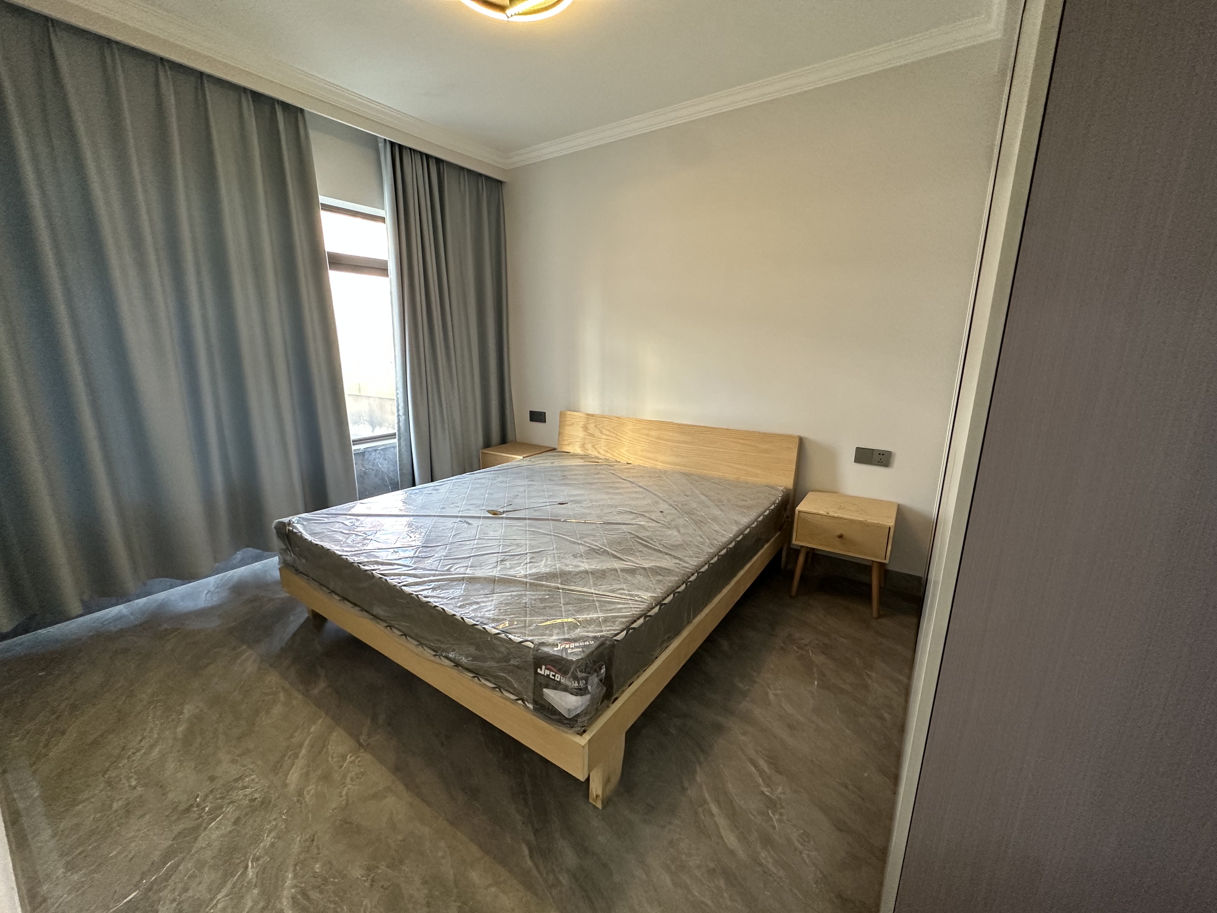 绿地海德公馆 3室2厅1卫 160.0万 绿地海德公馆 3室2厅1卫 160.0万客厅