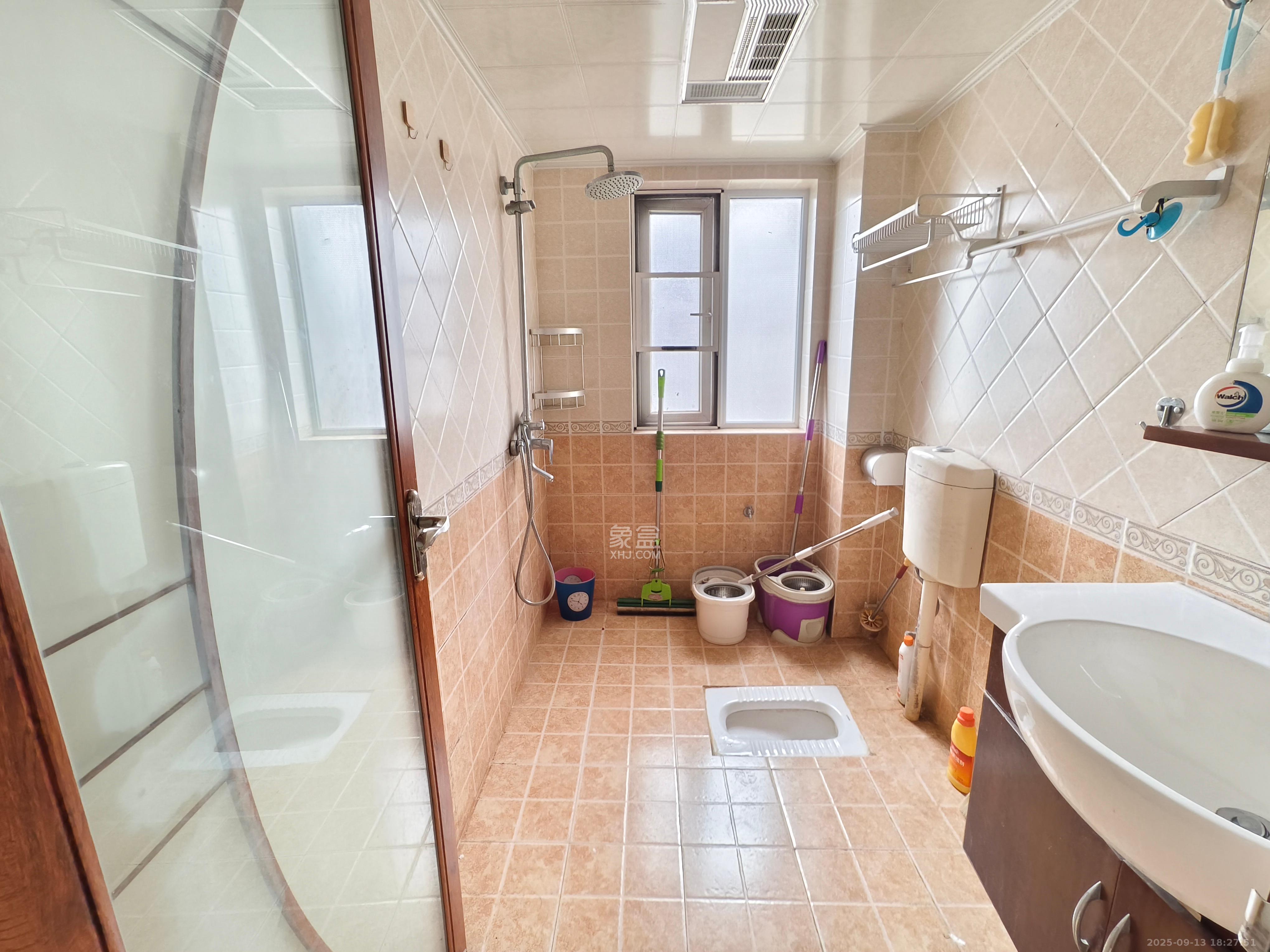 丽发新城 3室2厅2卫 2500.0元/月 丽发新城 3室2厅2卫 2500.0元/月室内图