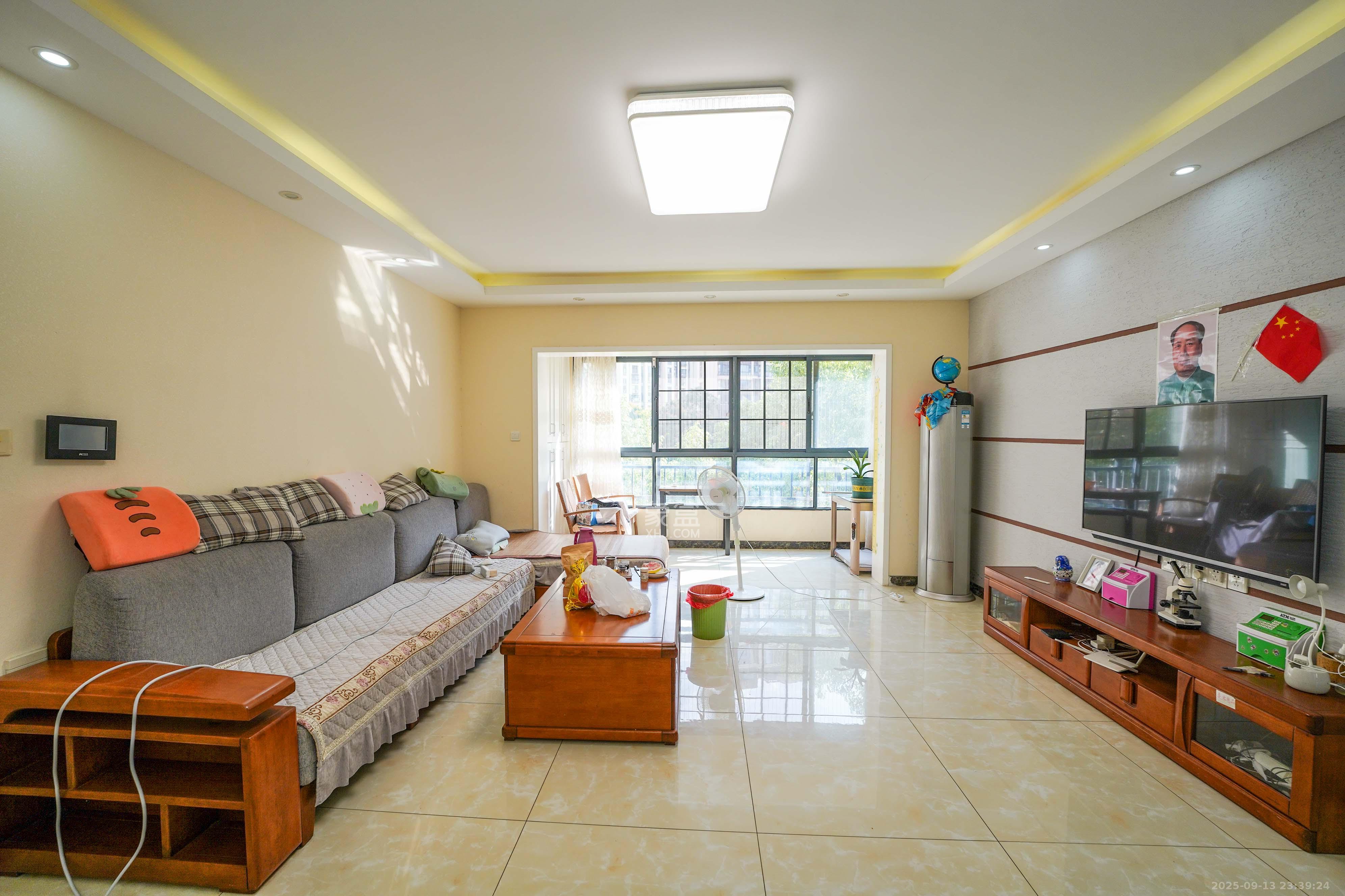 五矿紫湖香醍  1室2厅2卫    132.8万 五矿紫湖香醍  1室2厅2卫    132.8万客厅