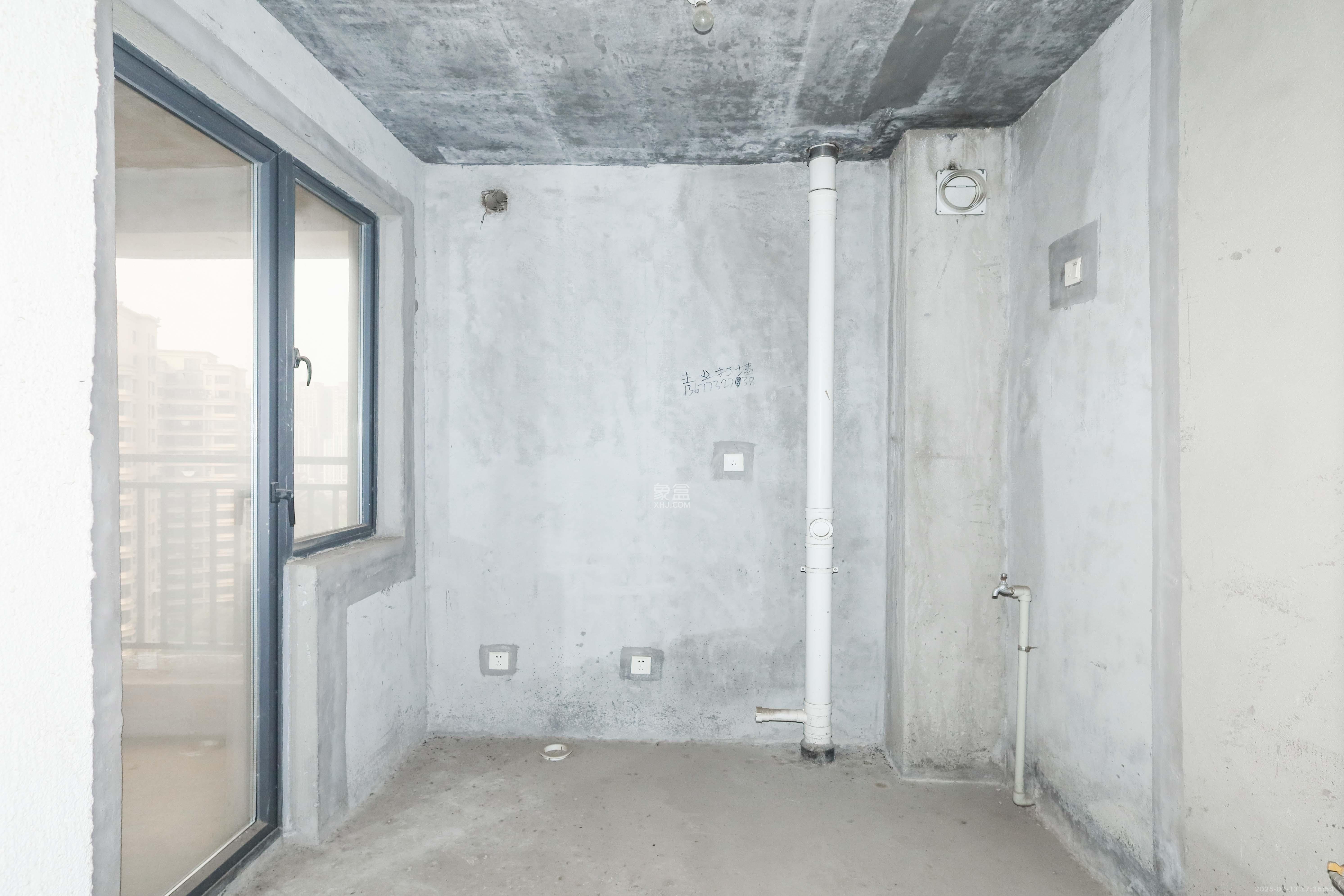 保利麓谷林语C区 3室2厅2卫 130.0万 保利麓谷林语C区 3室2厅2卫 130.0万厨房