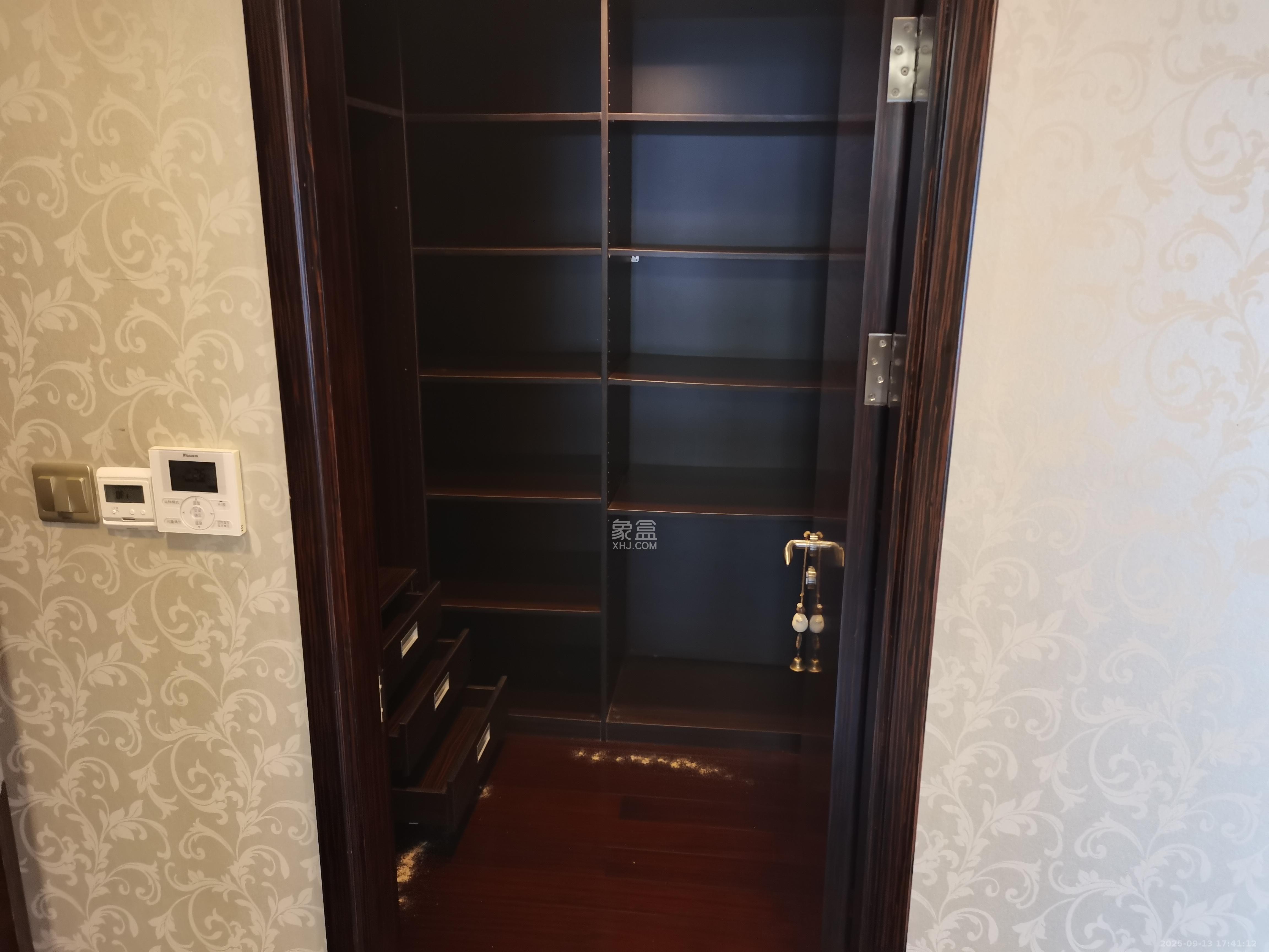 华远华中心  5室2厅2卫    18000.0元/月室内图