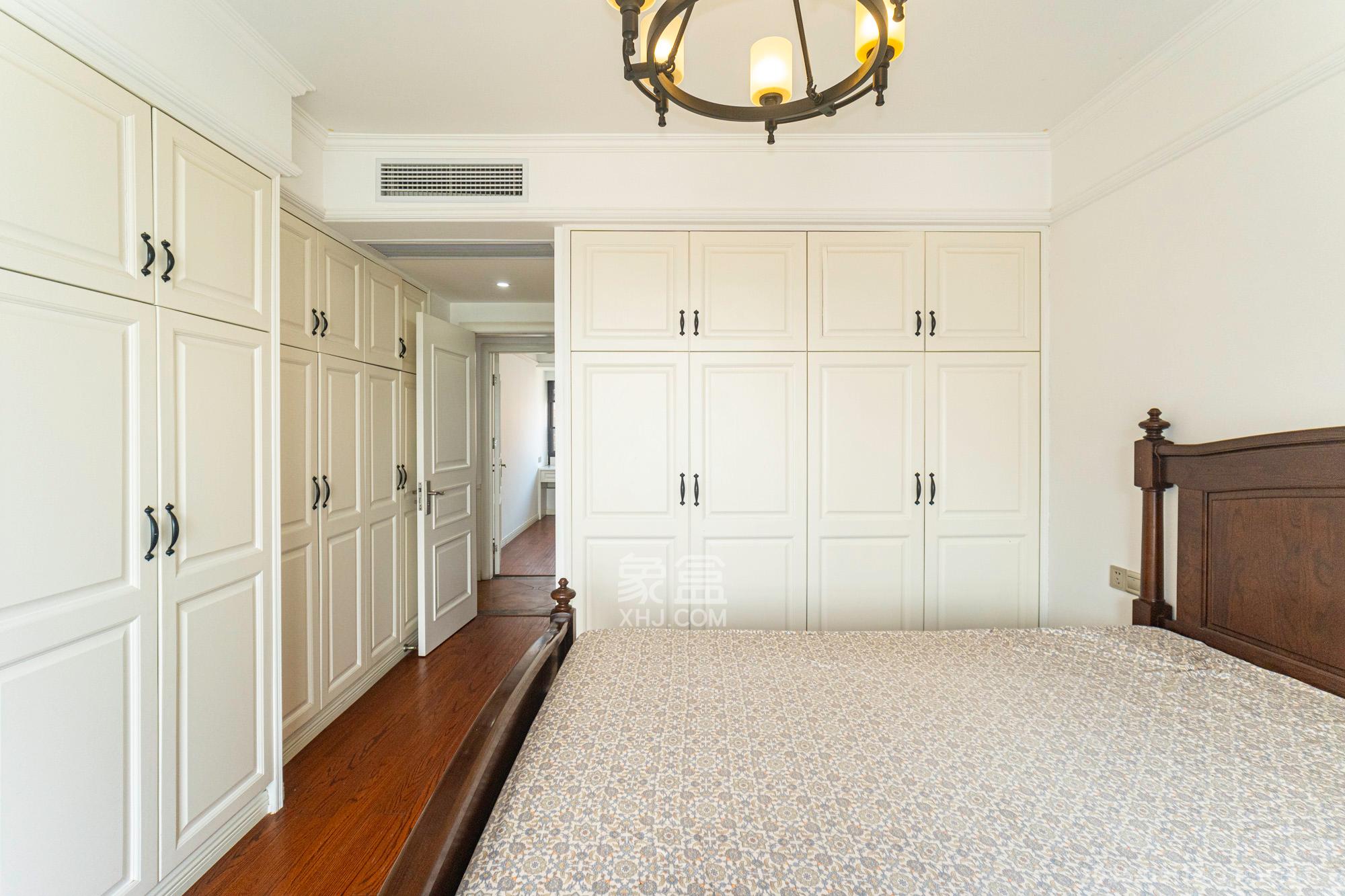 金色溪泉湾  3室2厅2卫    126.0万卧室