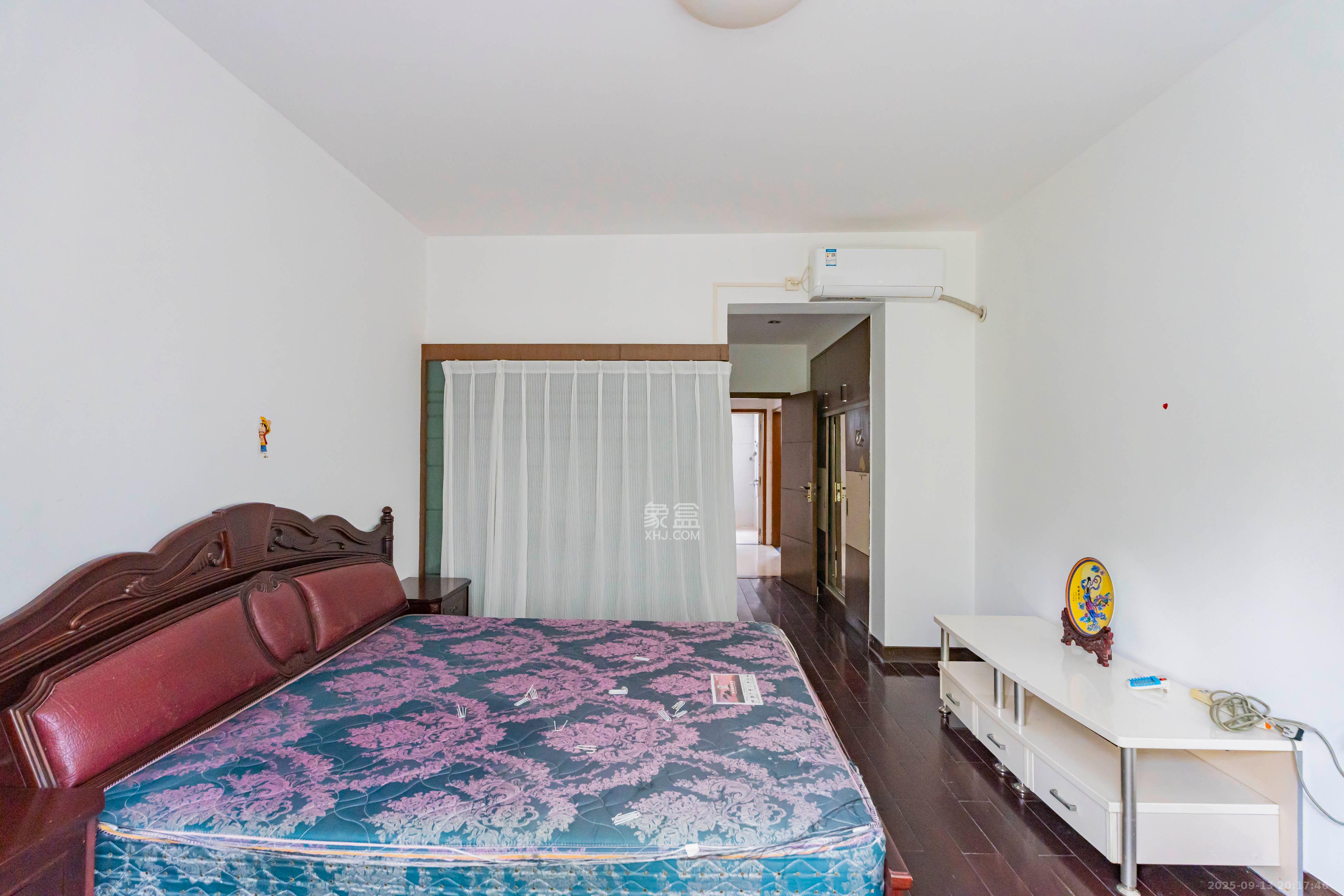 左岸春天  4室2厅2卫    128.0万卧室